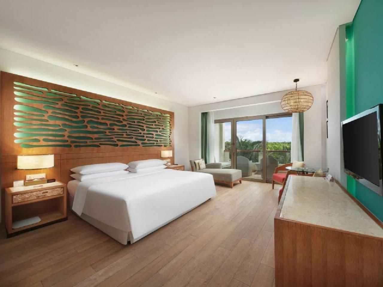 Guest room, 1 King, Garden View, Balcony