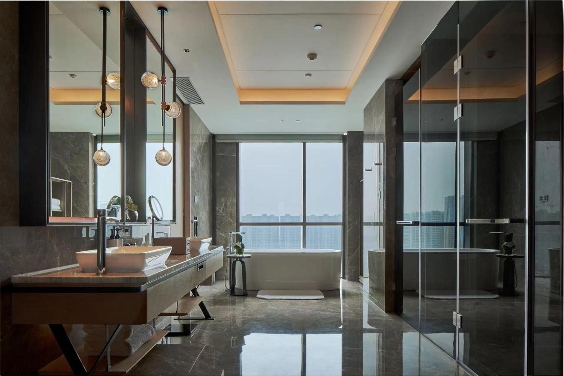 One-Bedroom King Suite with Kitchen
