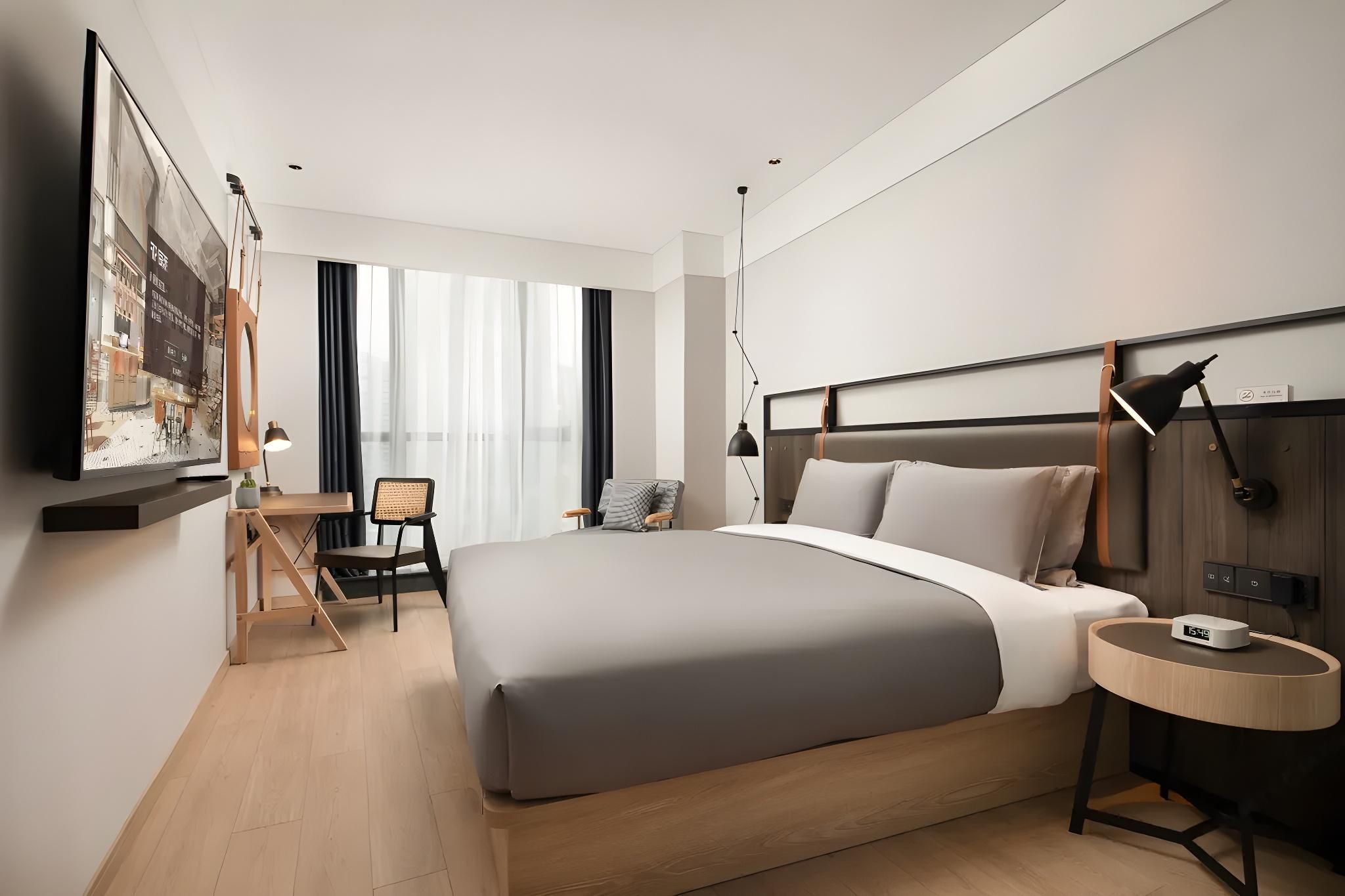 Comfort Queen Room