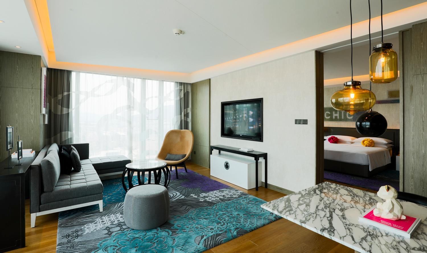 Club lounge access, Suite, 1 King, City view