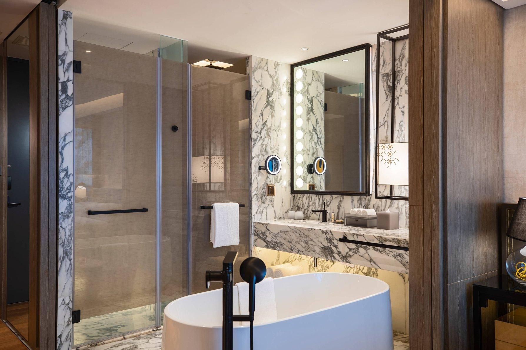 Club lounge access, Guest room, 1 King, City view