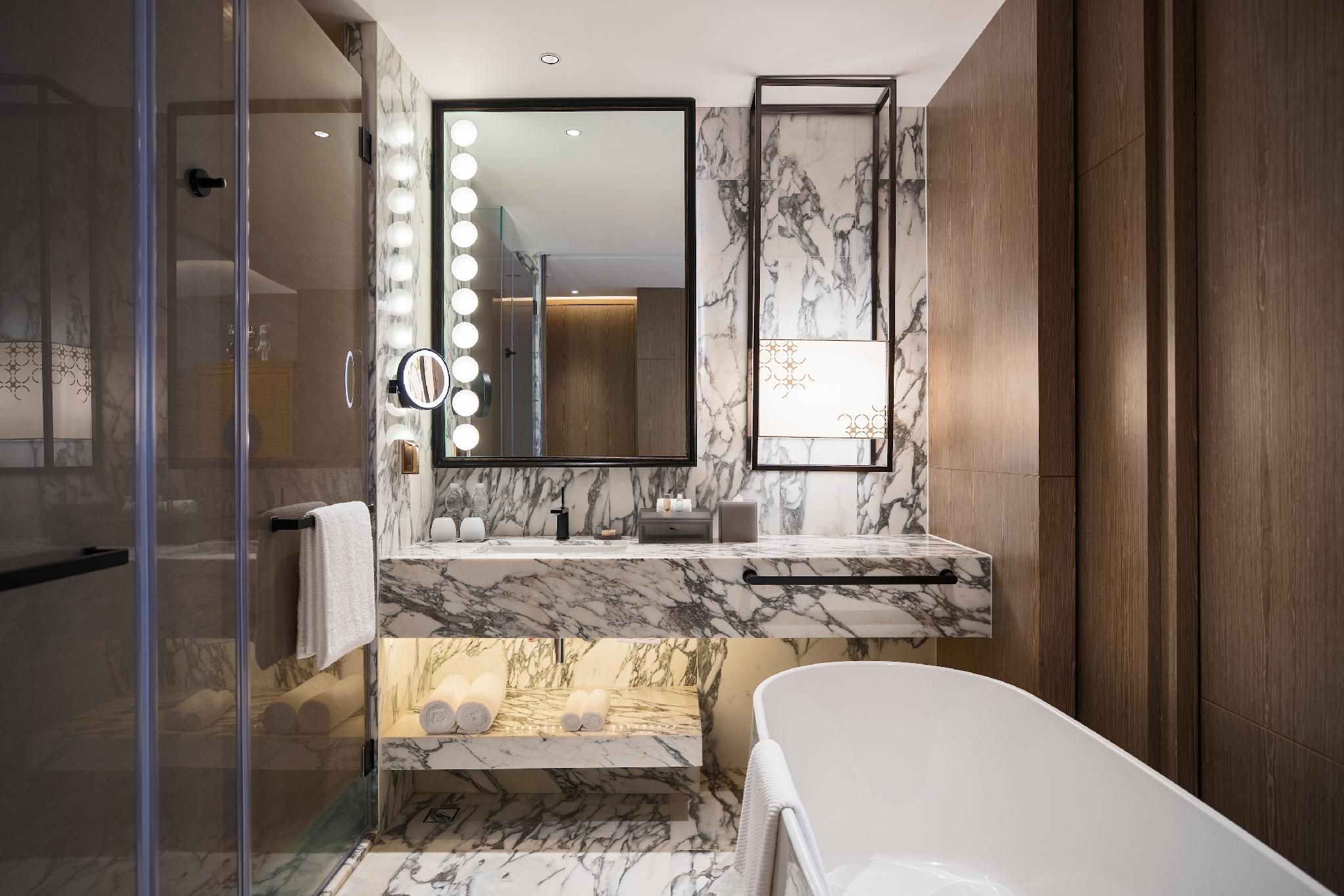 Guest room, King or Double, City view