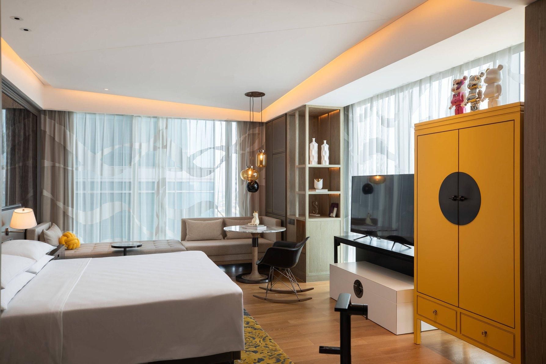 Guest room, 1 King, Mountain view