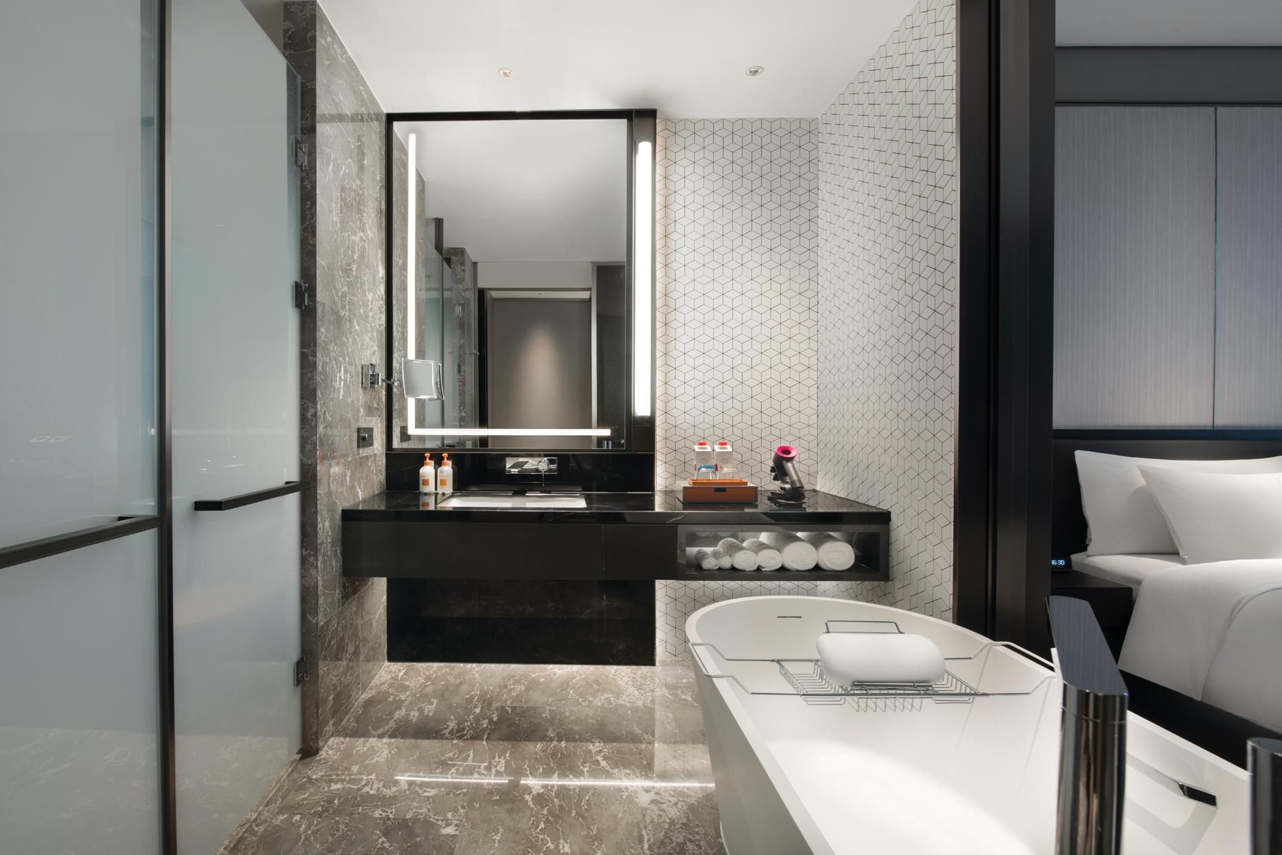 2 Twin Premium Lounge Access