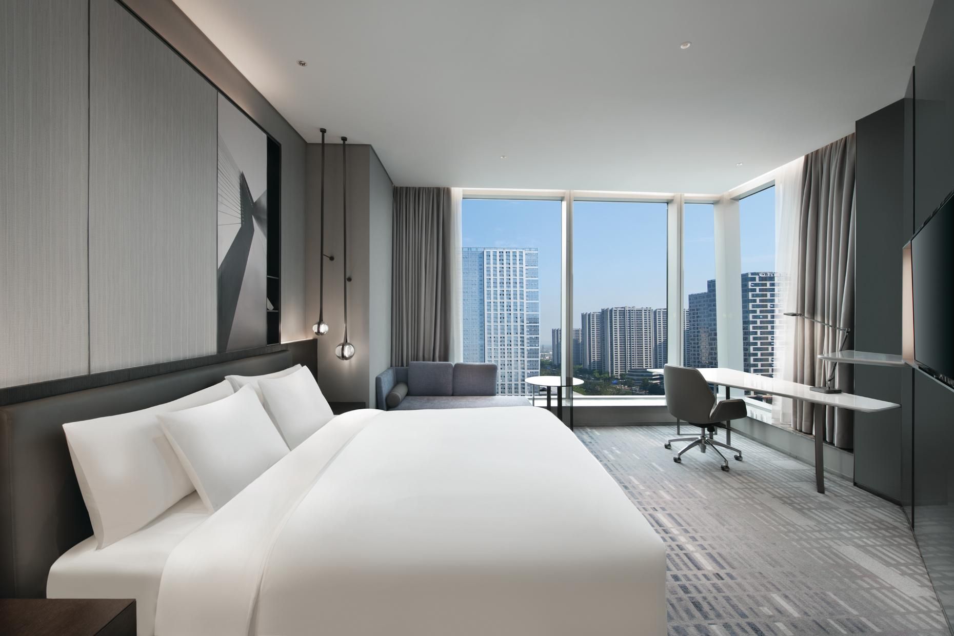 1 King Bed Standard City View