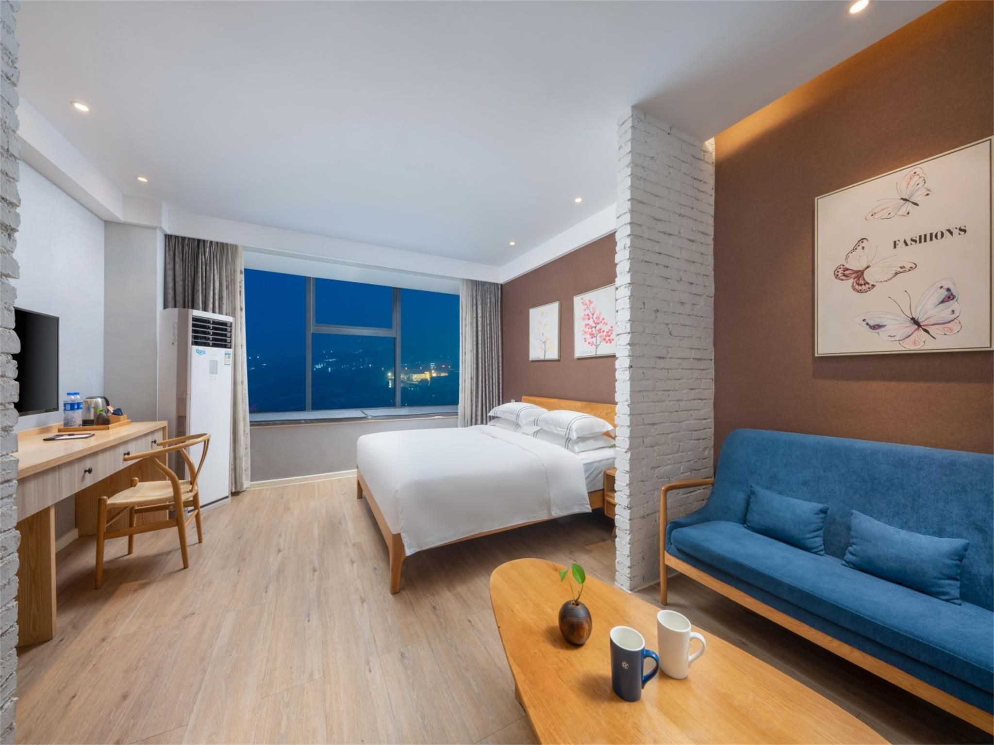 Business Queen Bed Room