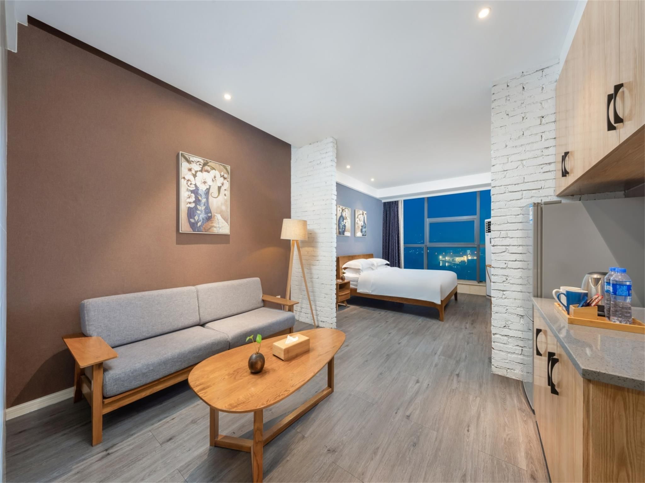 Business Queen Bed Room