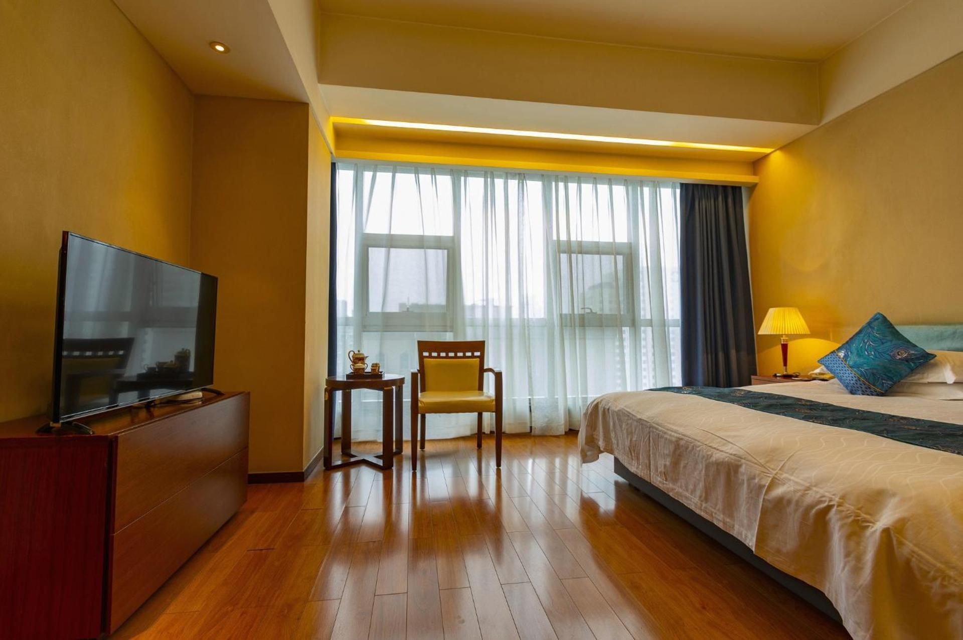 Deluxe Queen Room