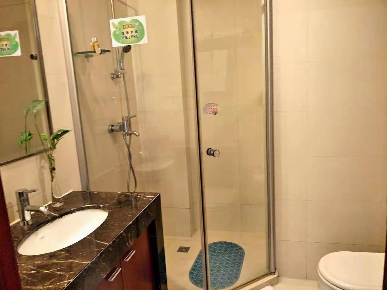 Lake View King Bed