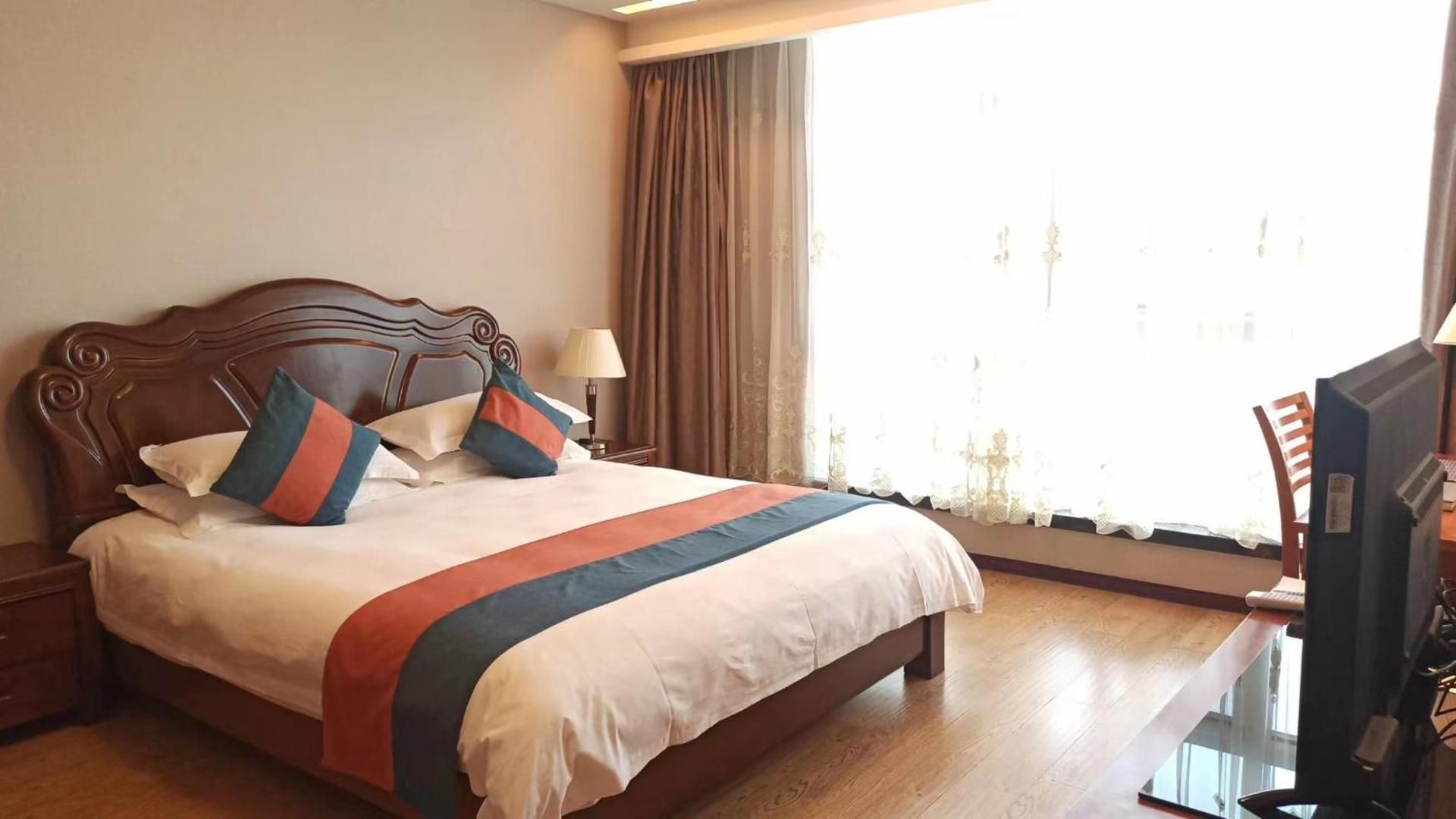 Deluxe Queen Room