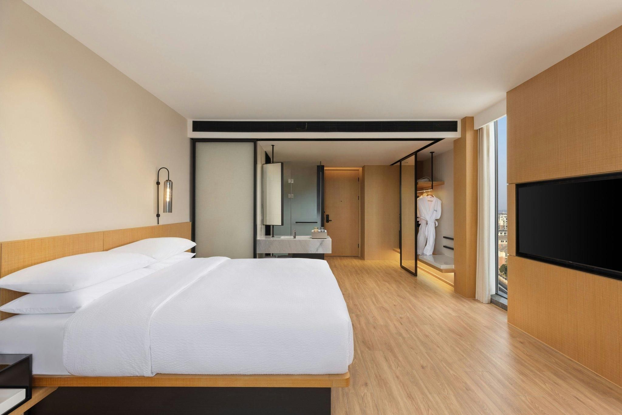 Business King, Guest room, 1 King, City view