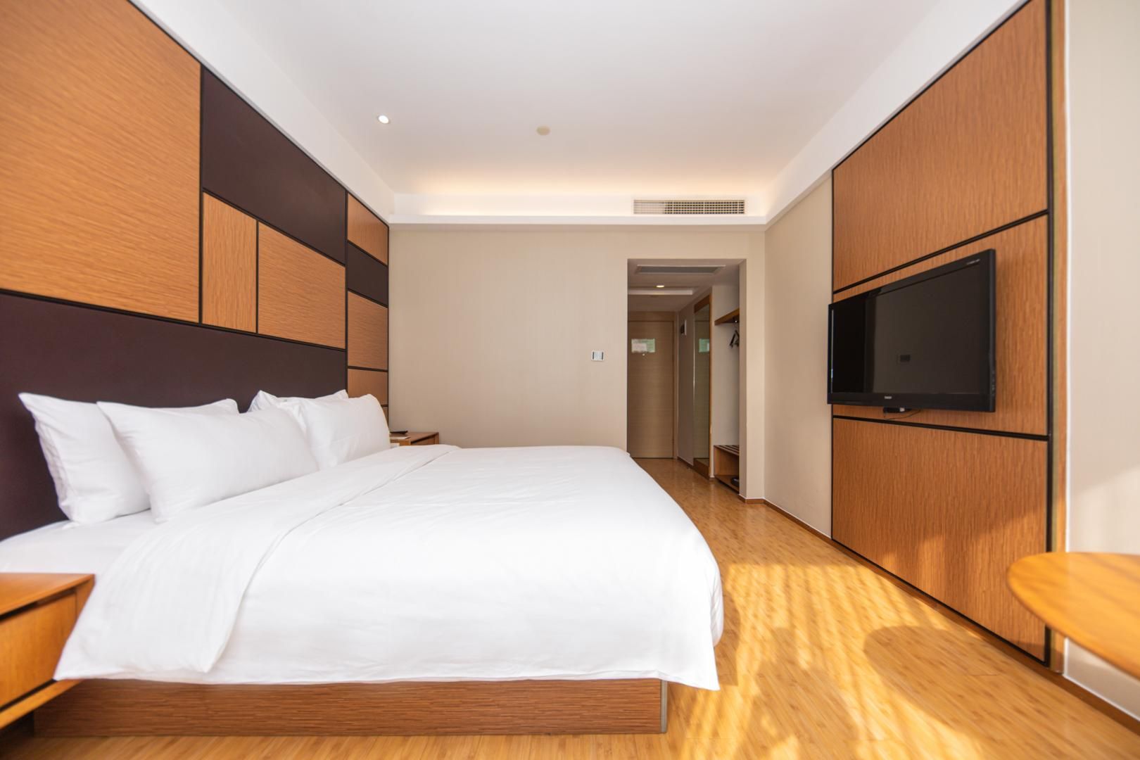 Huazhu - Room With Bed