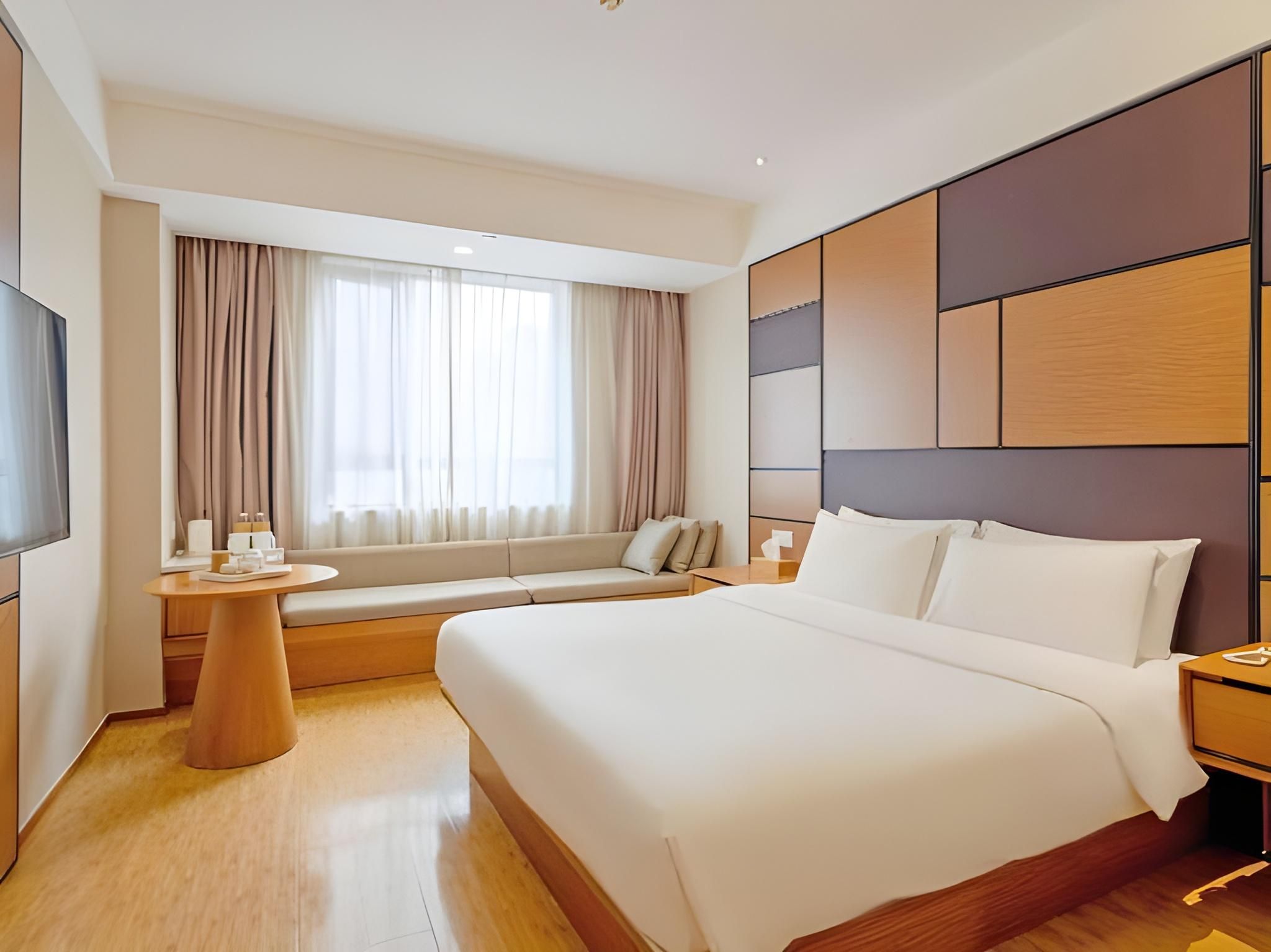 Huazhu - Room With Bed