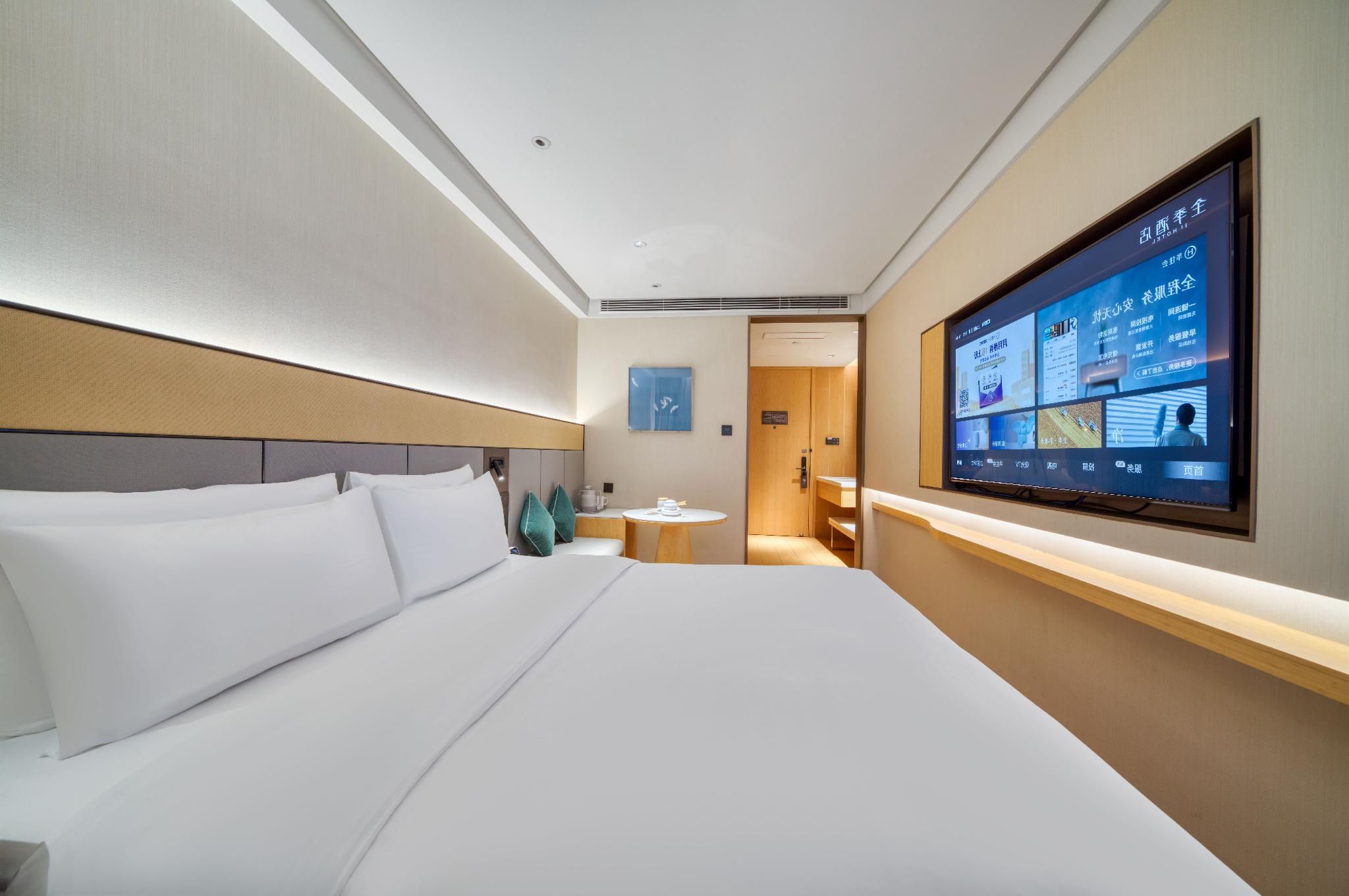 Queen Room A