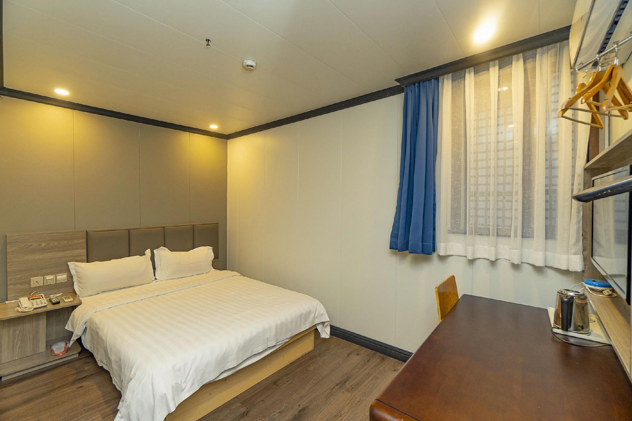 WH - Traditional Bed Room