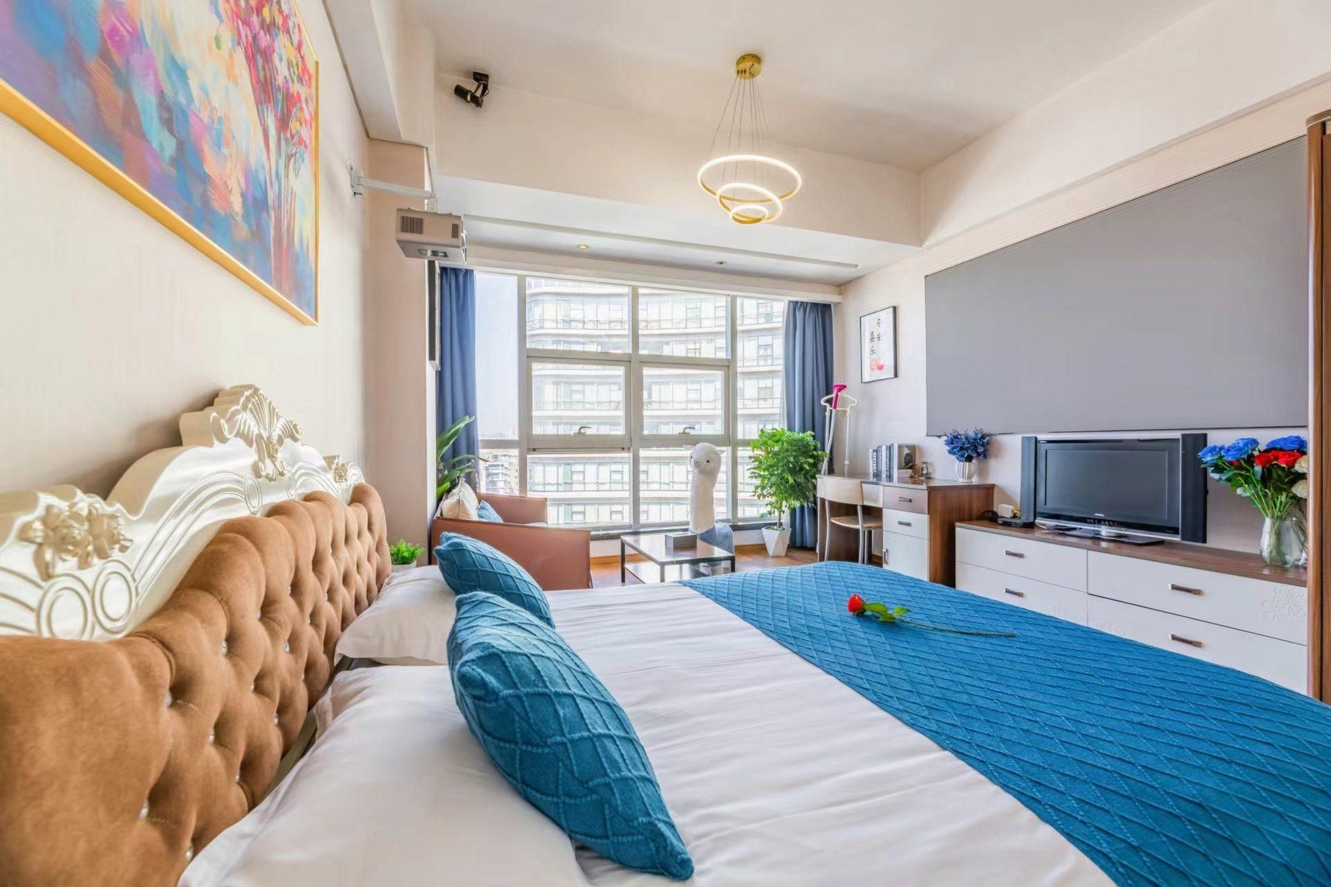 Deluxe Queen Room