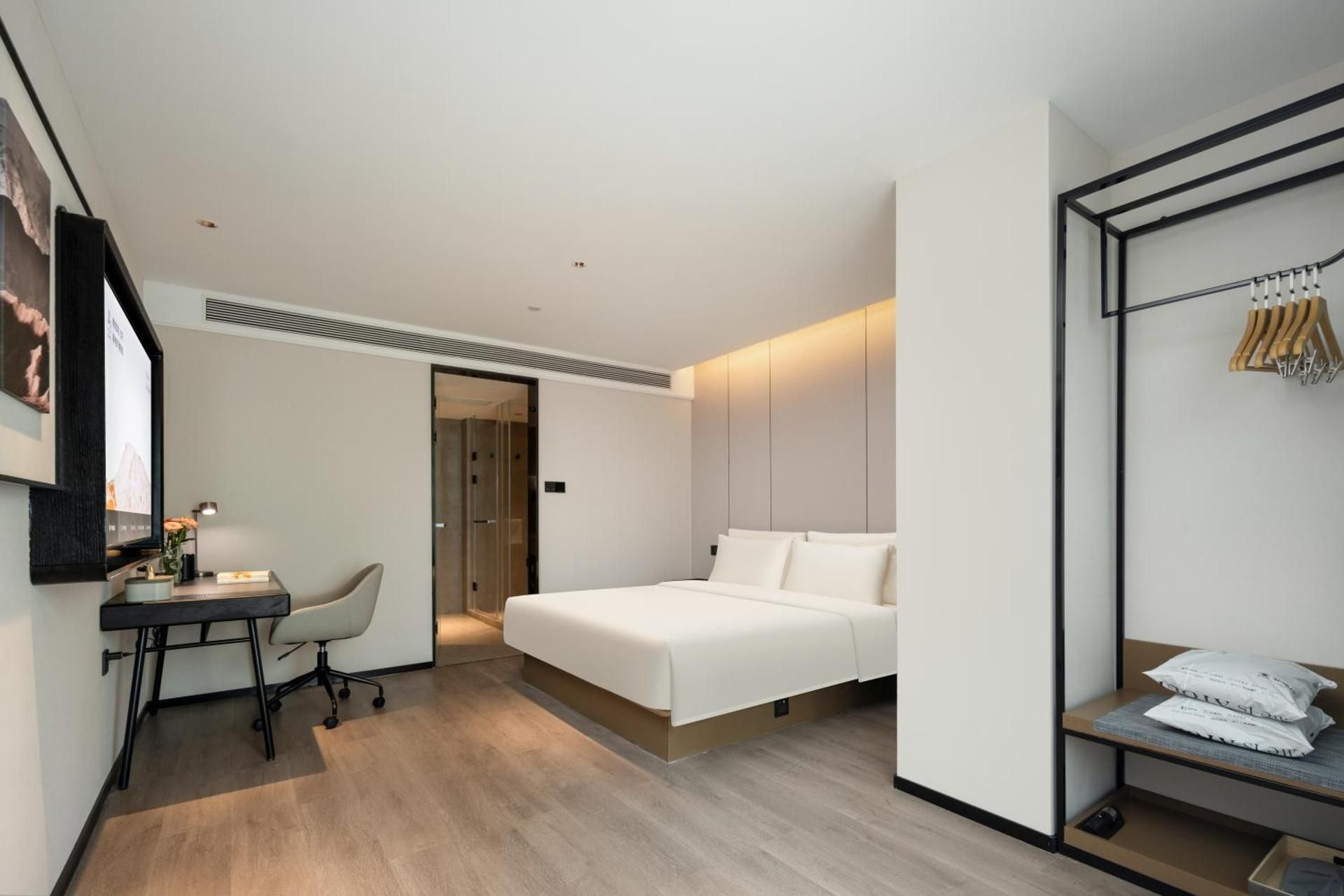 Jimu Suite with Courtyard