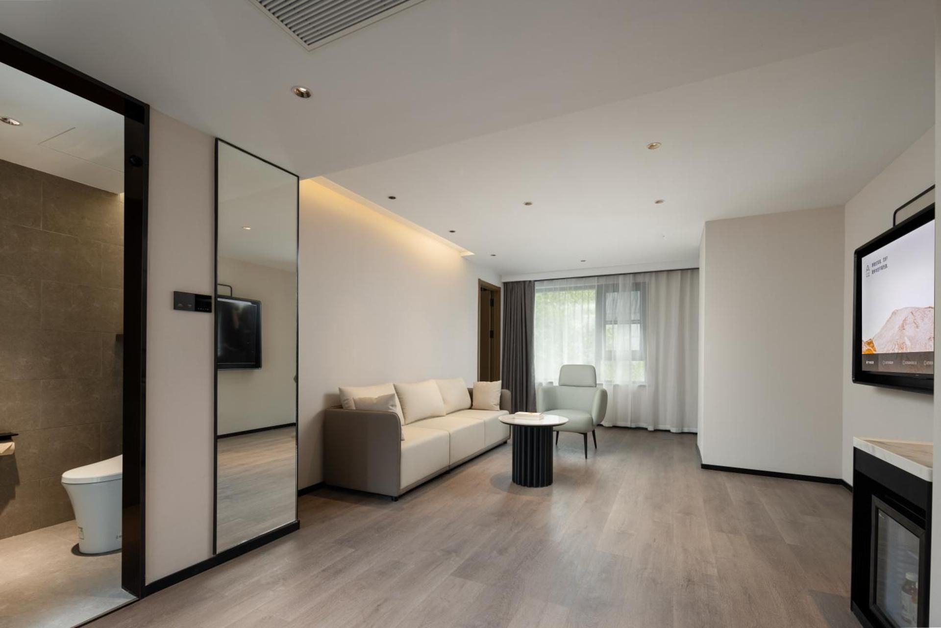 Jimu Suite with Courtyard