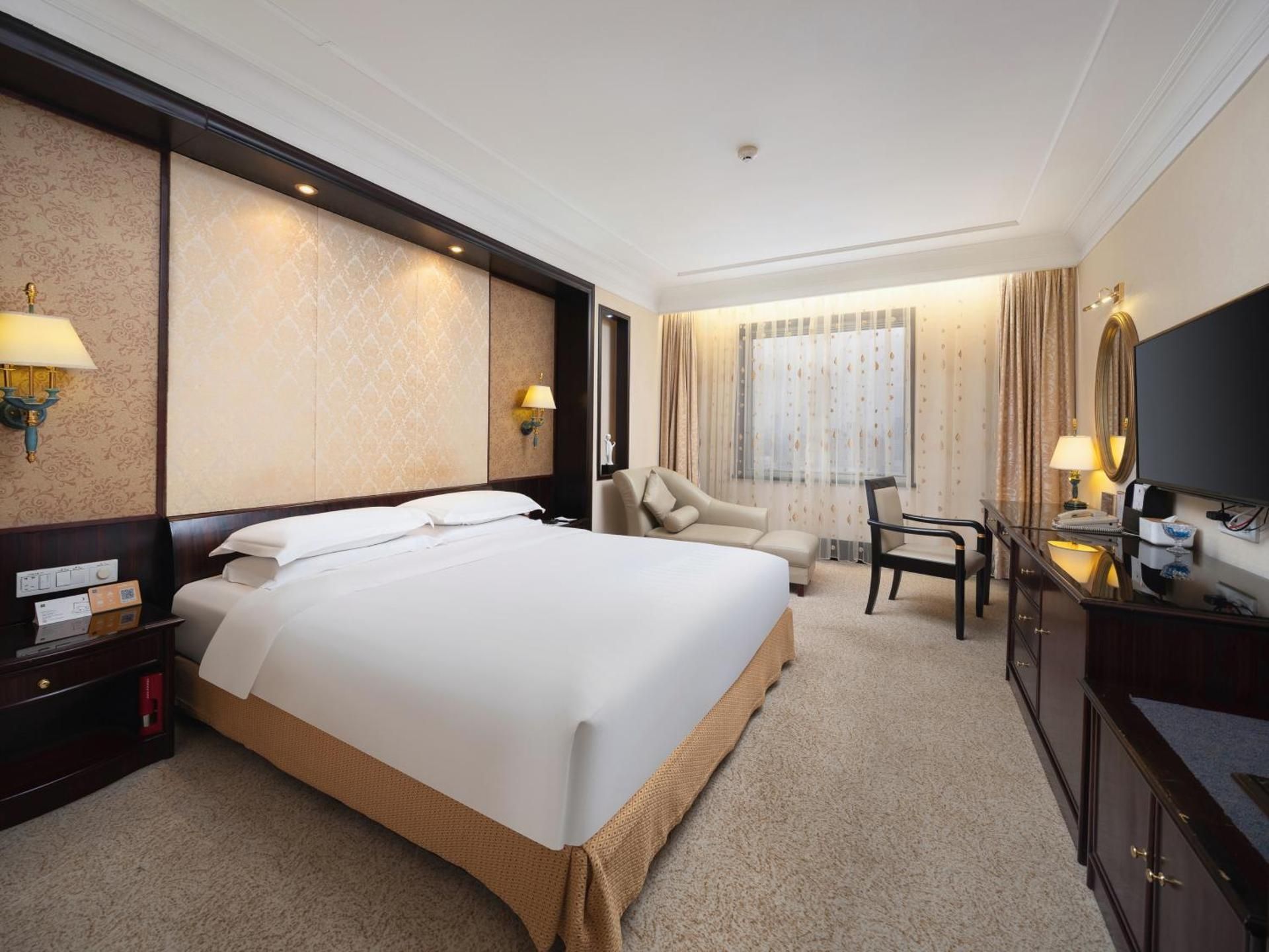 Executive Queen Bed