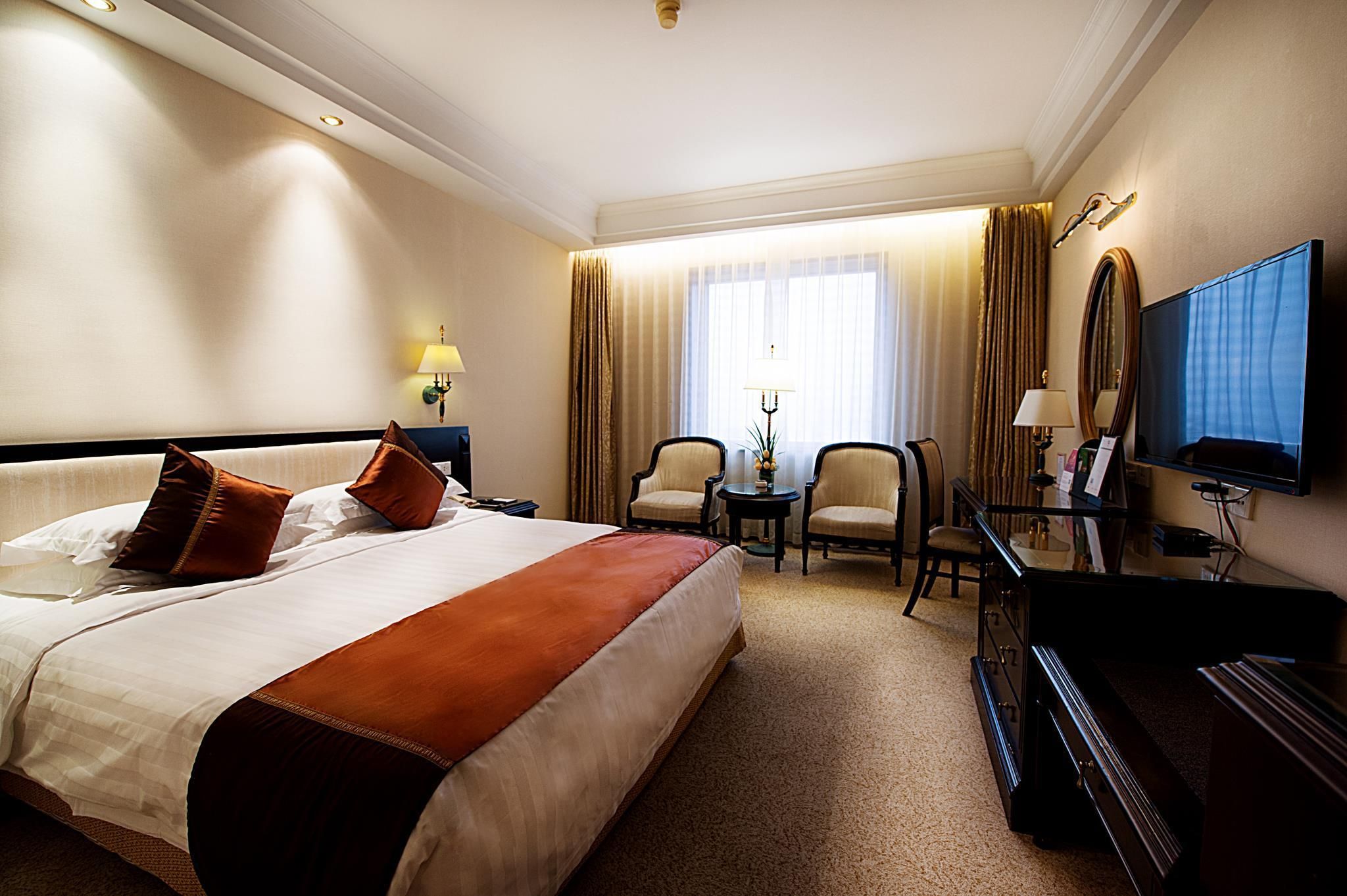 Business Queen Room