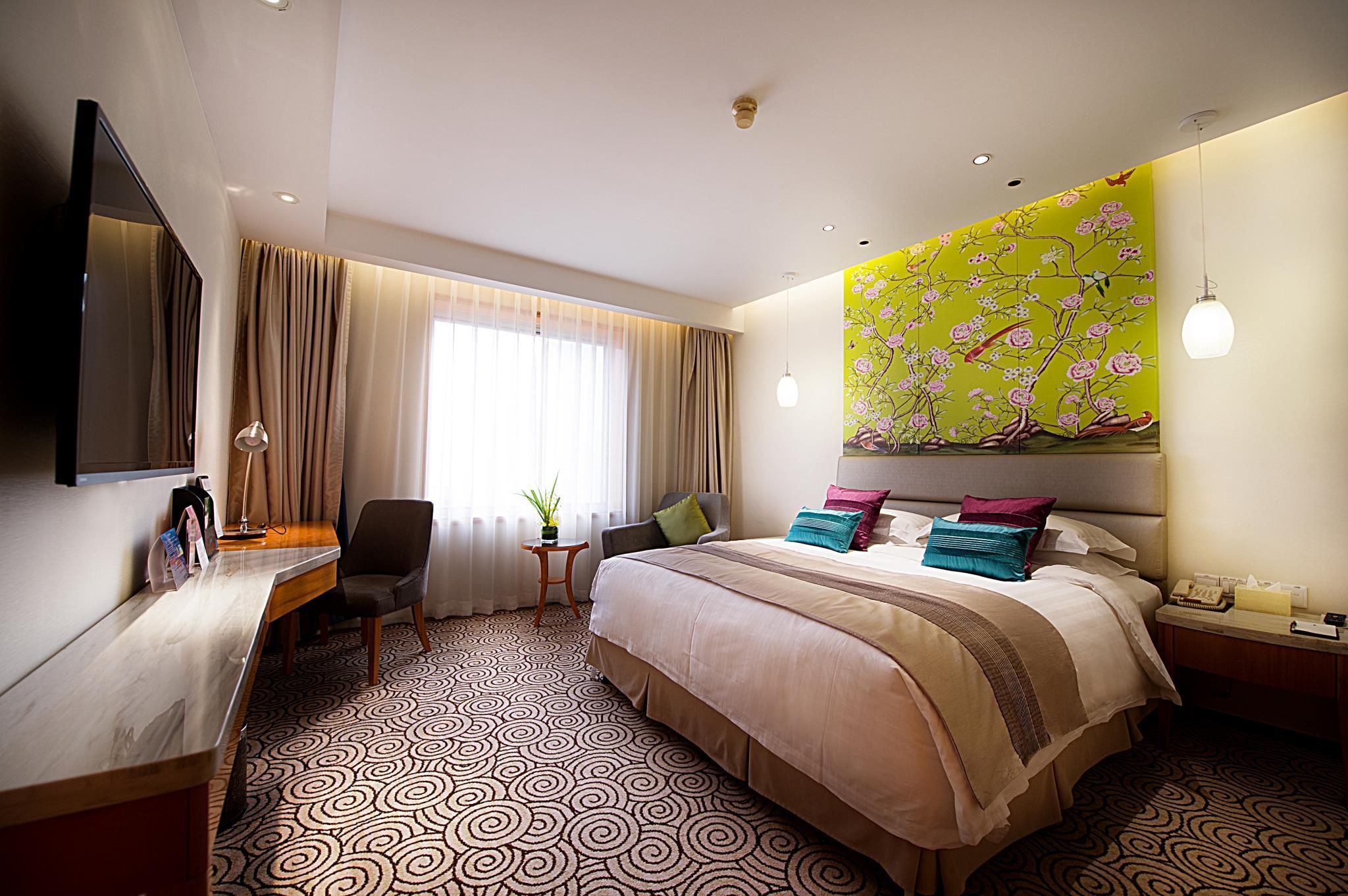 Delicate King Bed