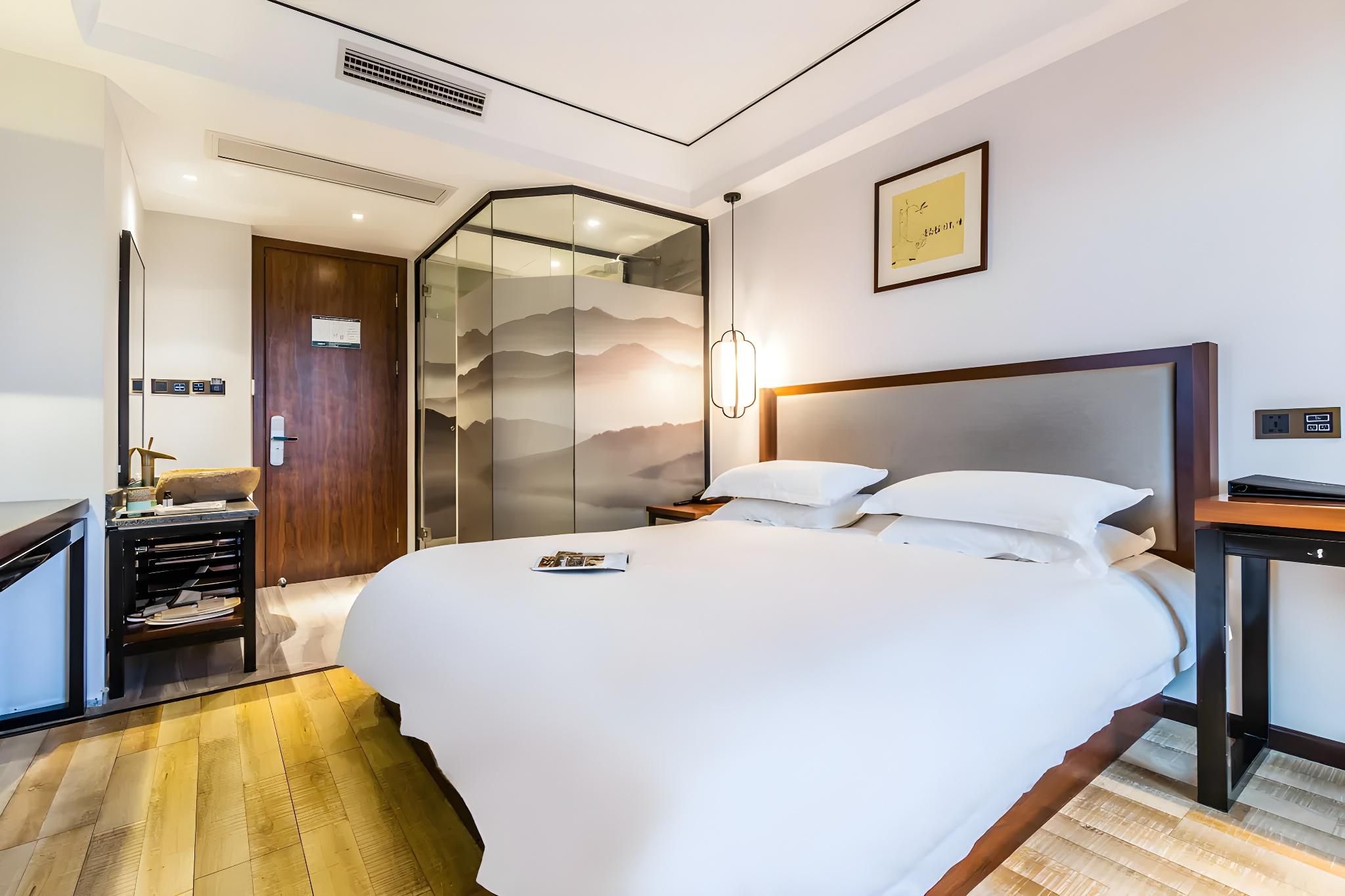 GTR Special offer - Guest Room with One 1.8M Bed