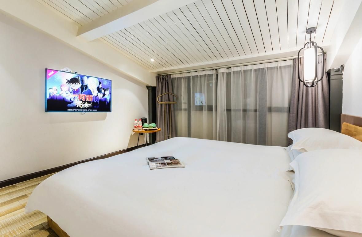 GTR - Guest Room with One 1.8M Bed