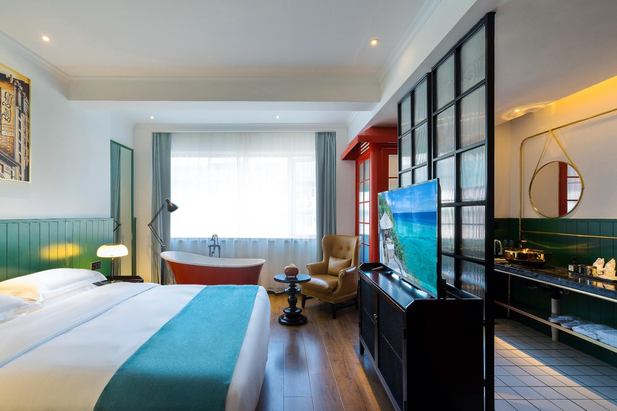 Room with Queen Bed