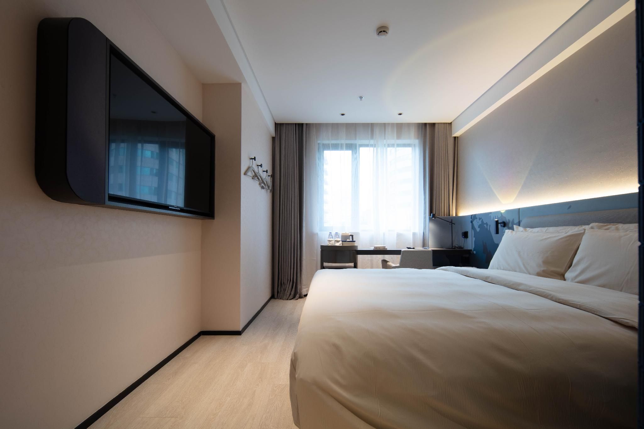 Atour Light Hotel Hangzhou West Lake Lakeside Pedestrian Street Standard King Room 2