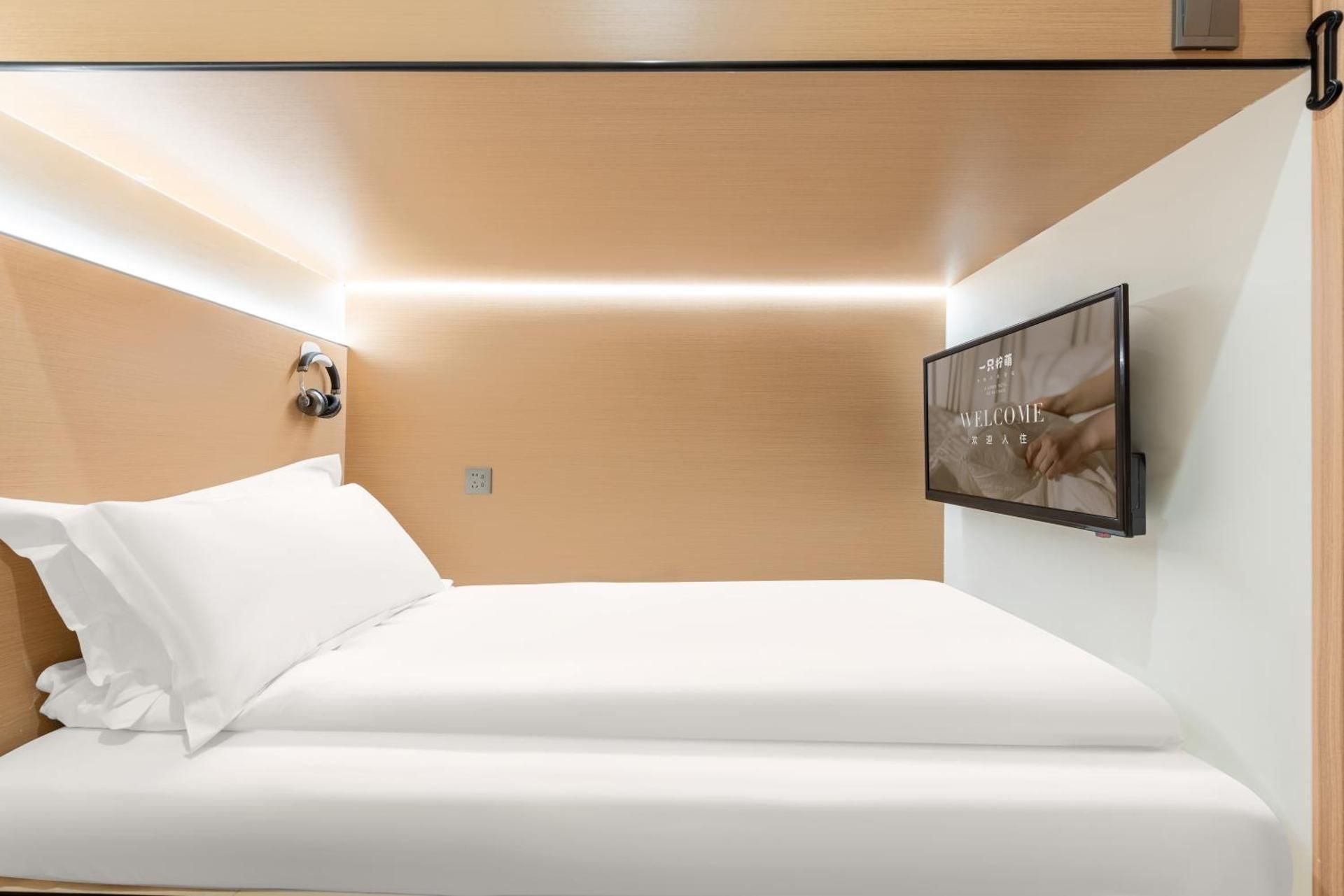 Z Type Single Room Lower Bunk -Shared Bathroom