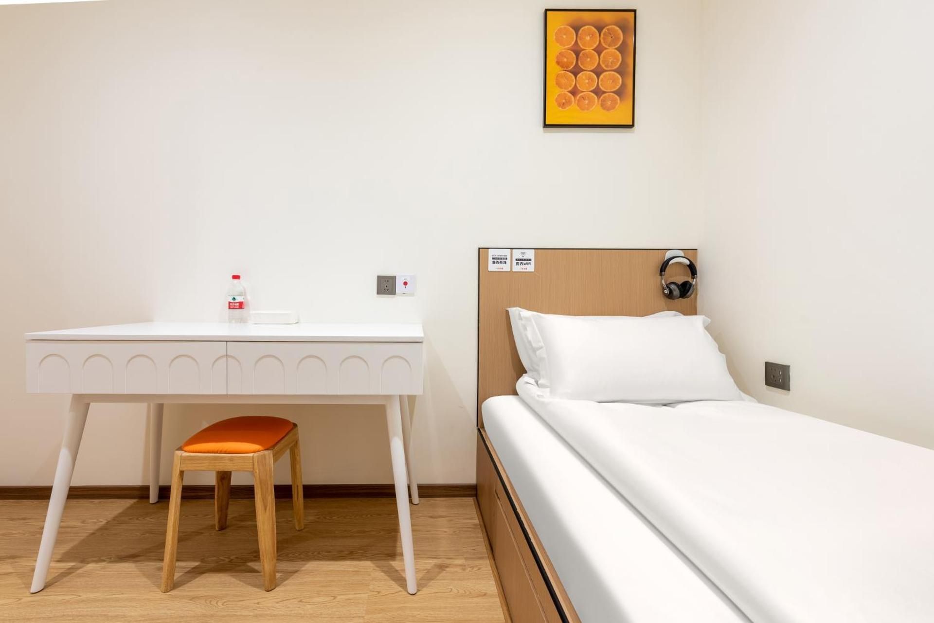 Normal Single Room - Shared Bathroom, No Window
