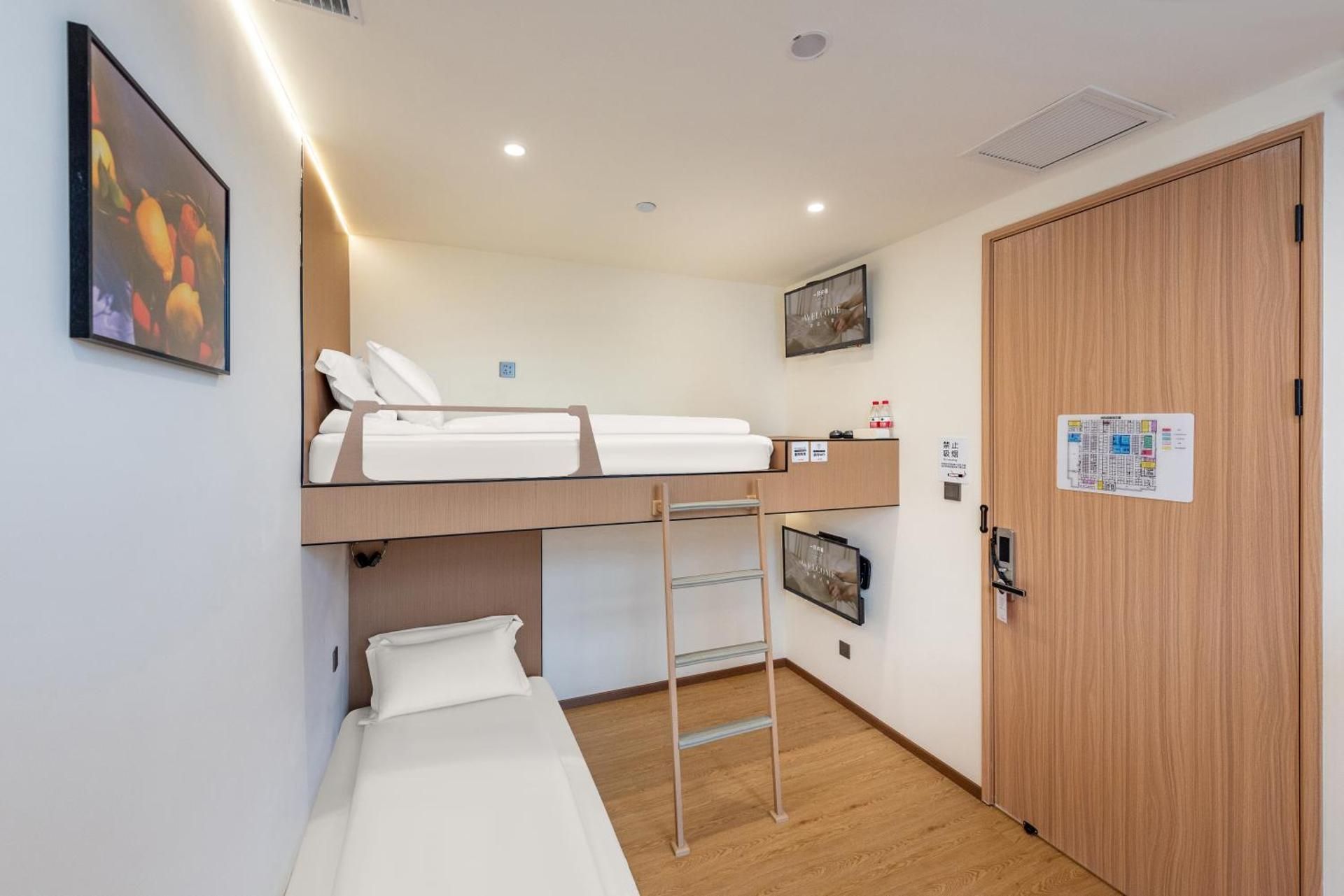 Double Room L - Shared Bathroom, No Window