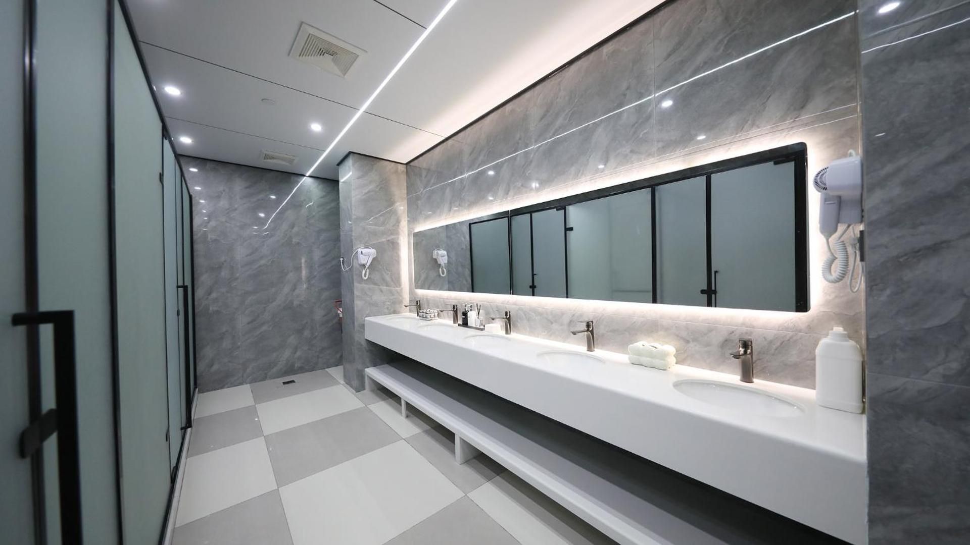 Single Room with Shared Toilet