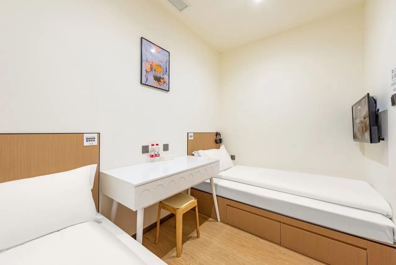 Double Room H - Shared Bathroom, No Window