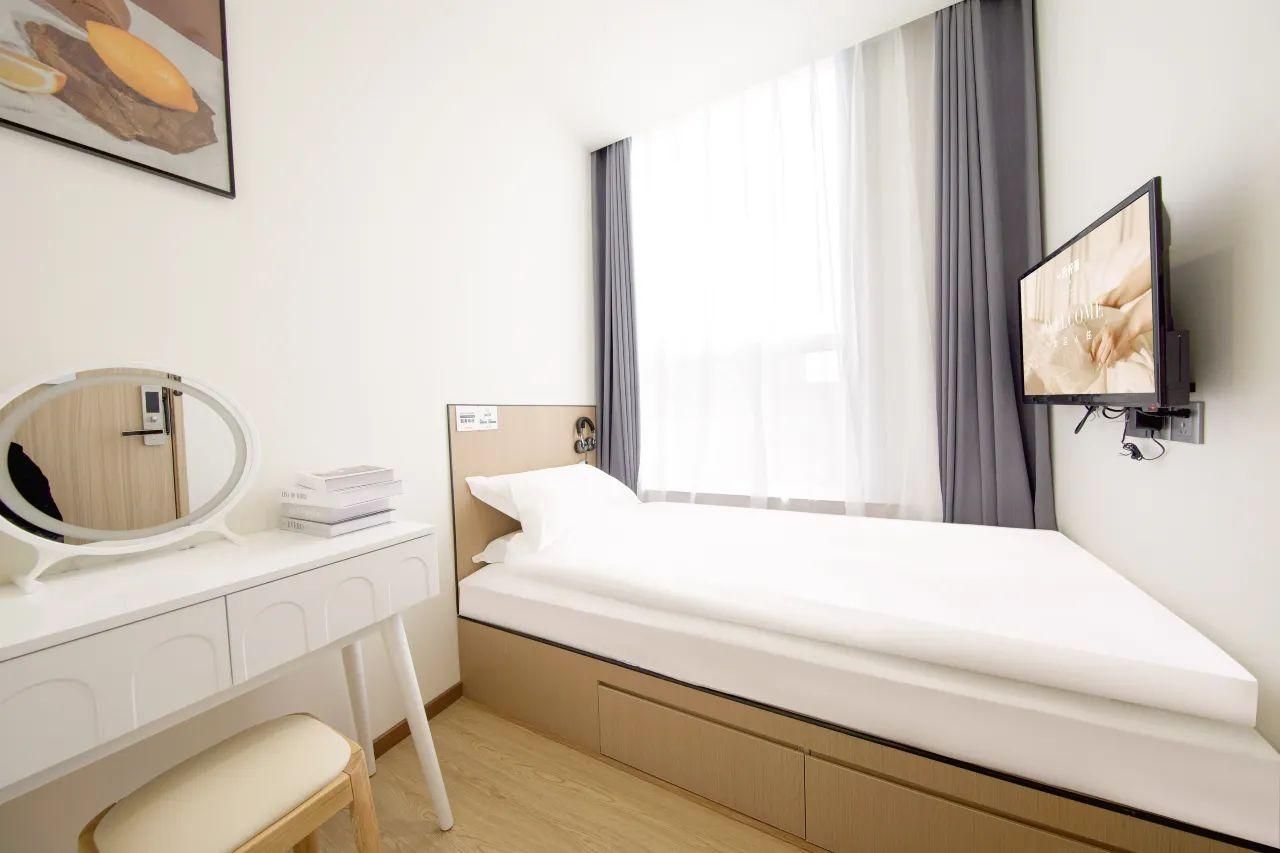 Comfortable Single Room - Shared Bathroom, Have Window