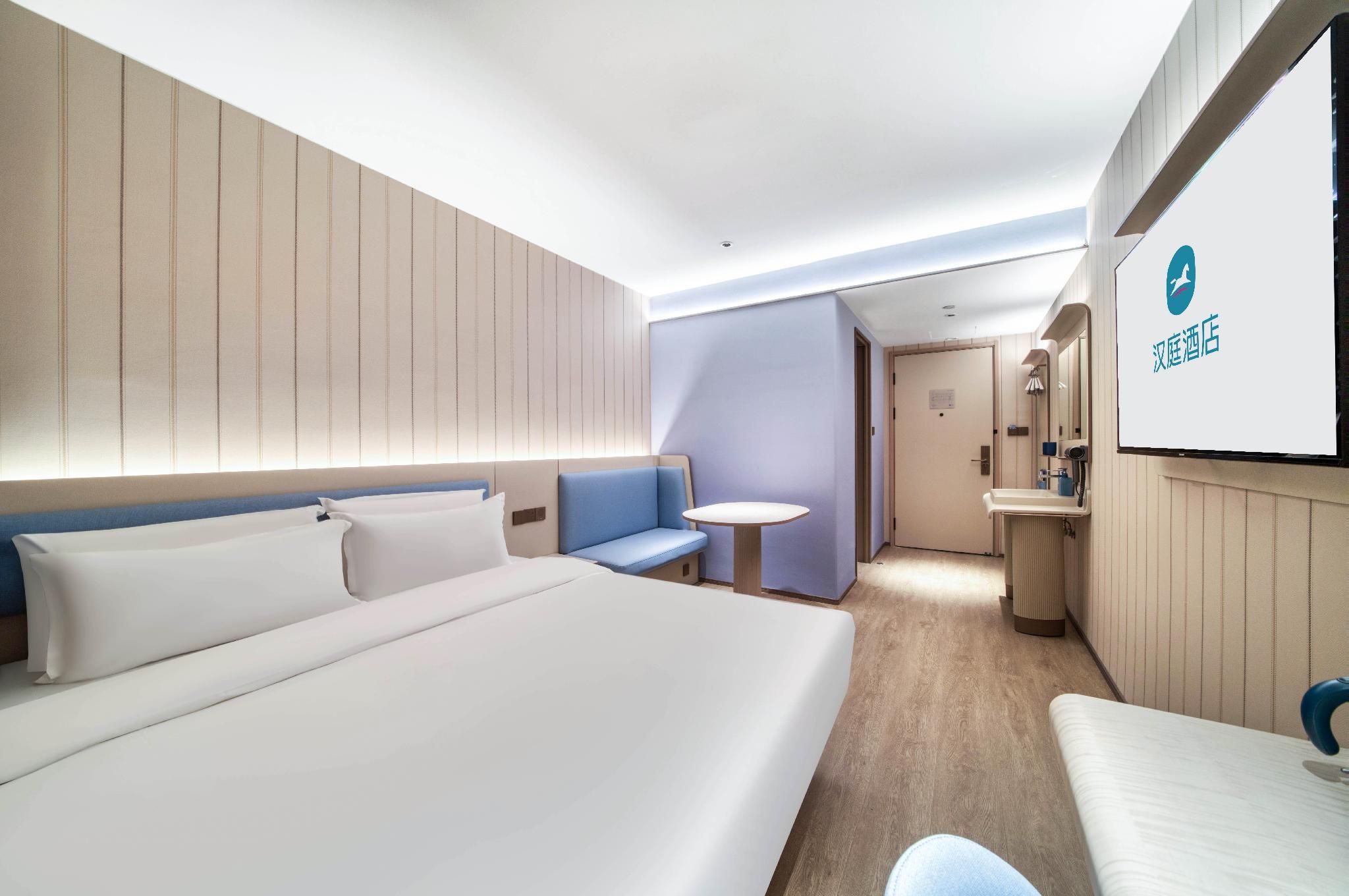 Business Queen Bed Room