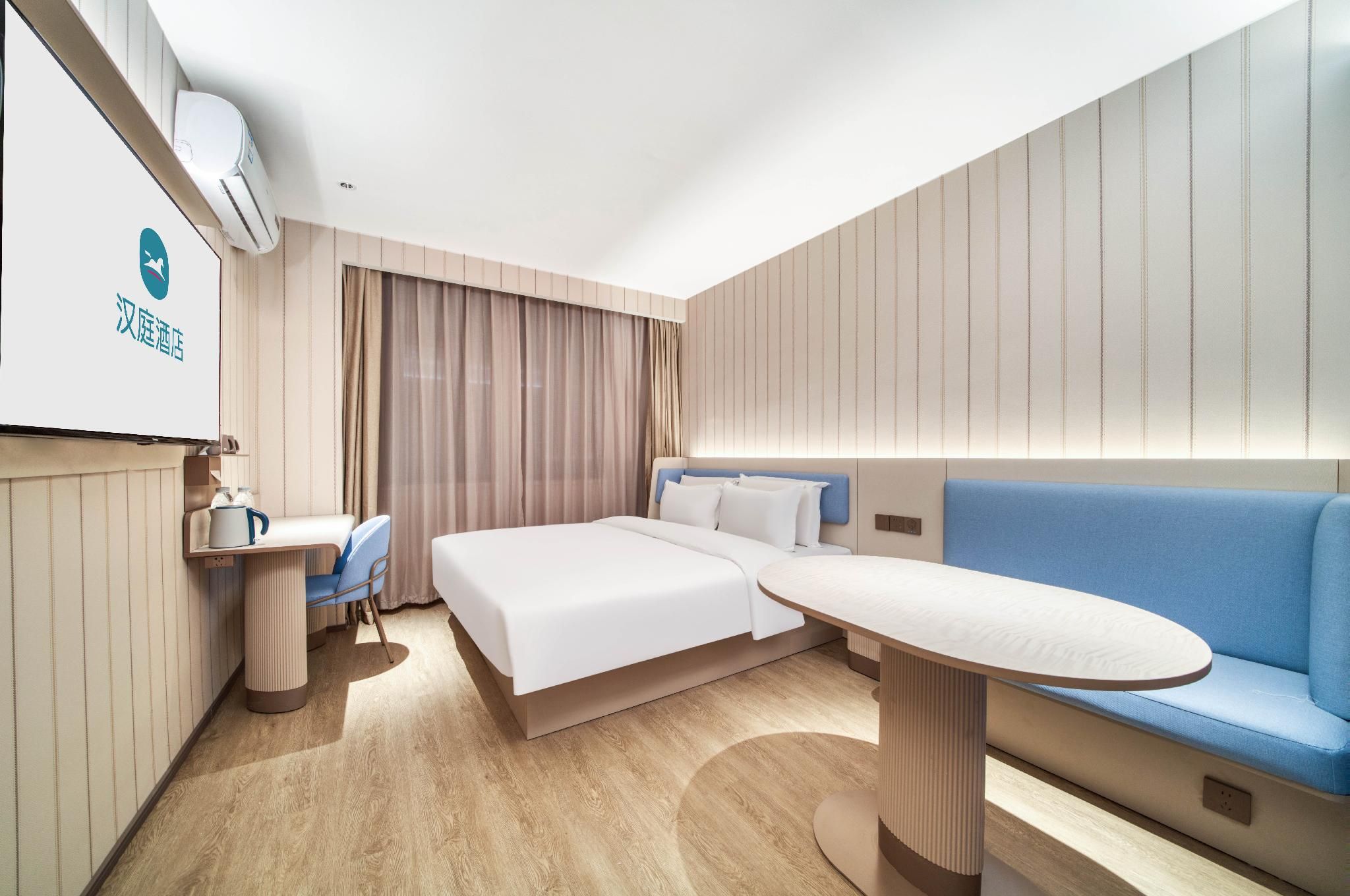 Business Queen Bed Room