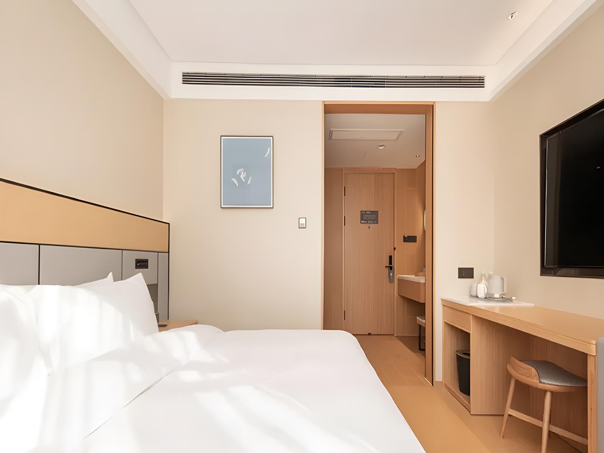 Huazhu - Room With Bed