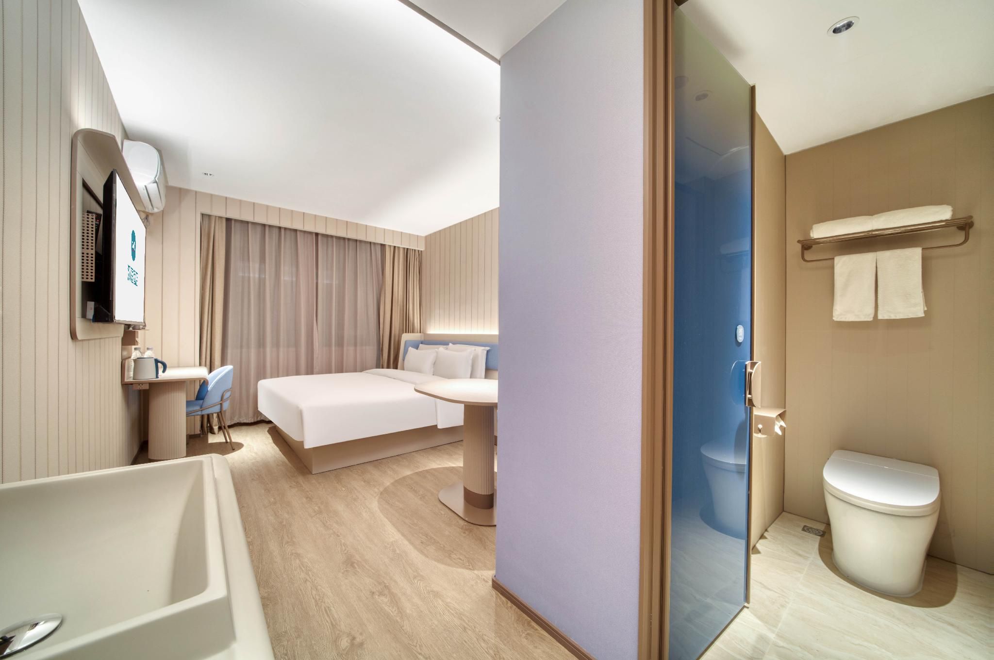 Business Queen Bed Room