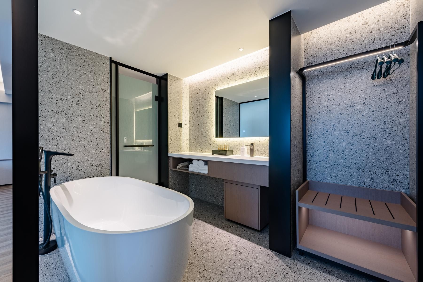 Business Suite Room