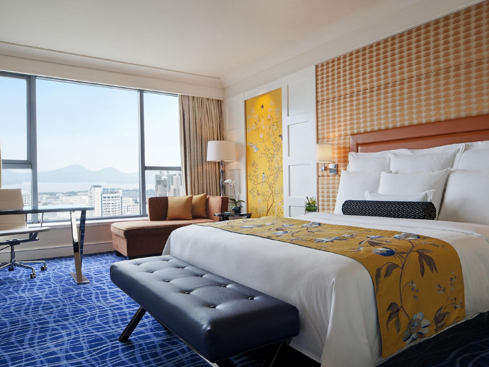 Executive King Room, Executive lounge access, Club Guest room, 1 King, City view