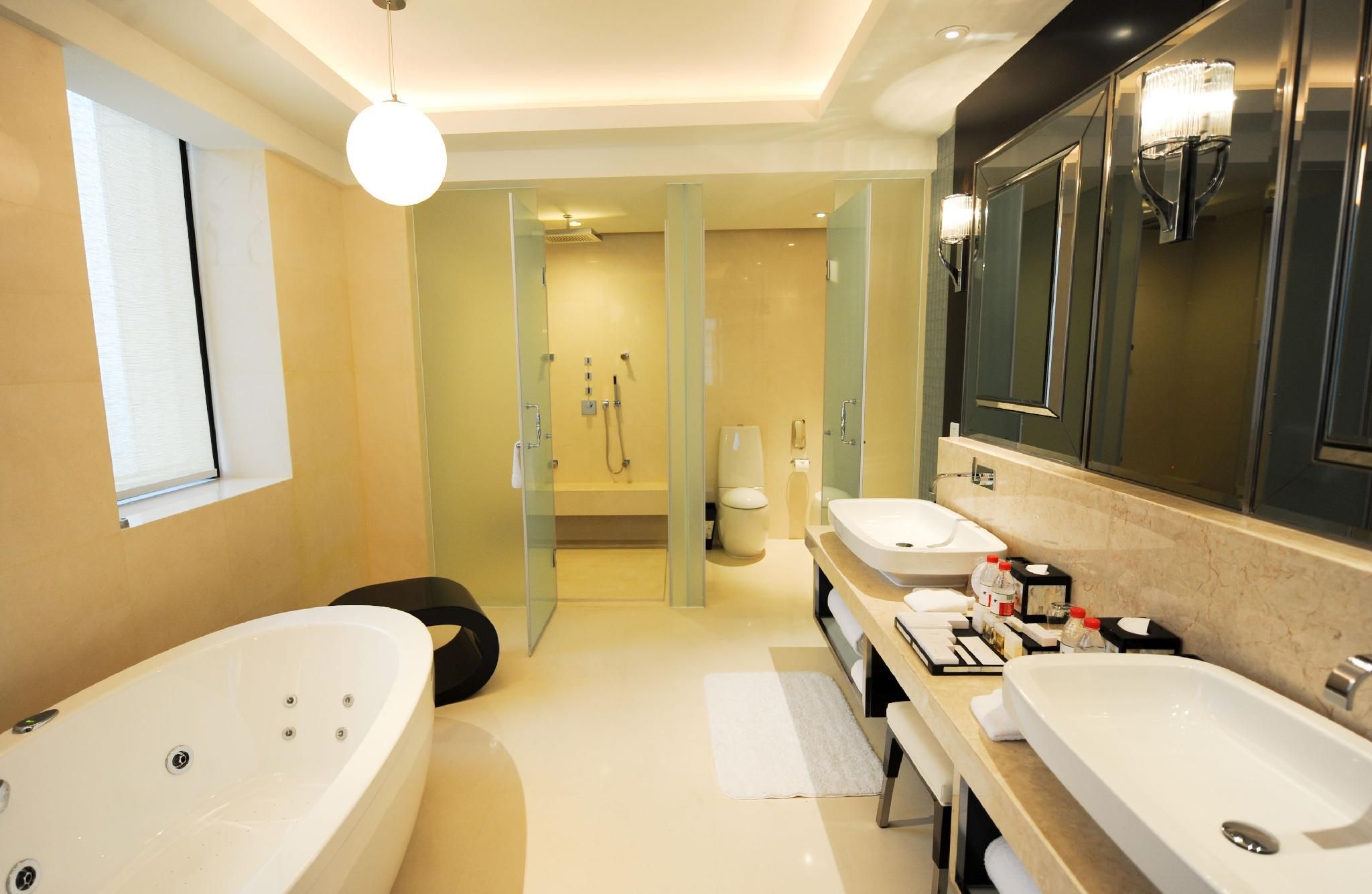 Presidential, Executive lounge access, 1 Bedroom Presidential Suite, 1 King, City view