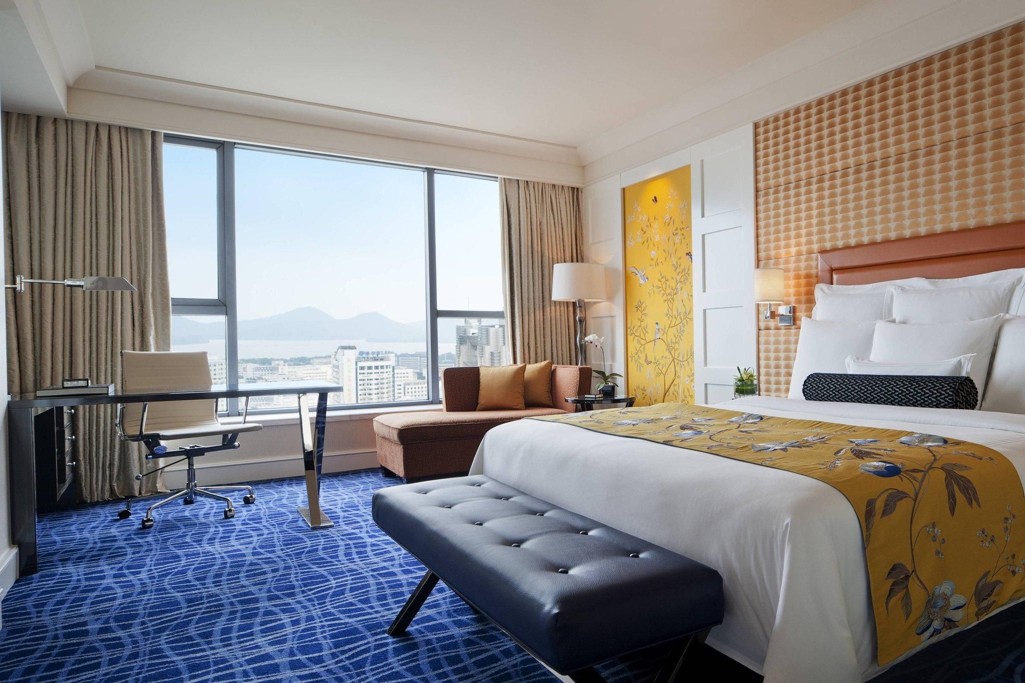 Premium Deluxe King Room, Guest room, 1 King, City View