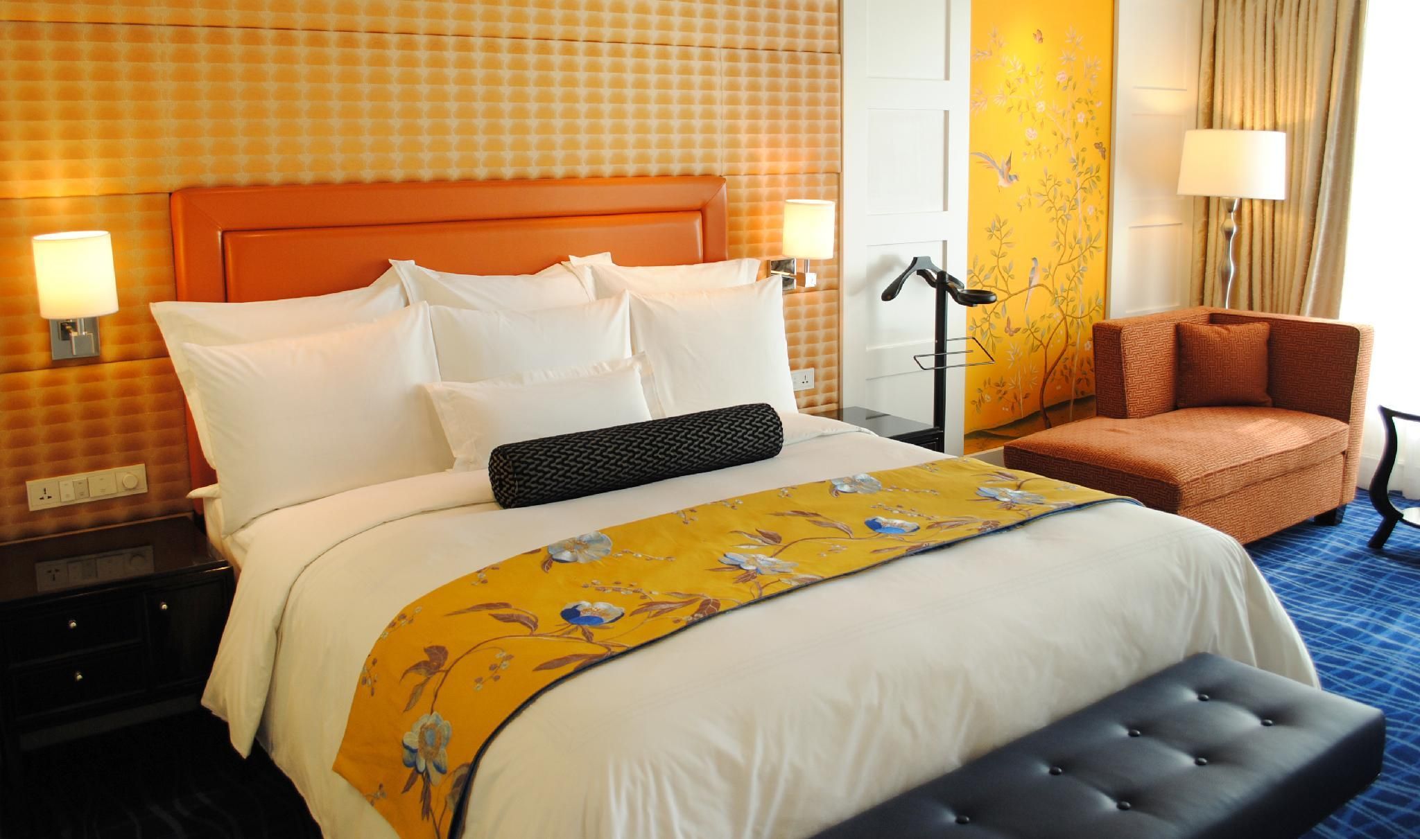 Presidential, Executive lounge access, 1 Bedroom Presidential Suite, 1 King, City view