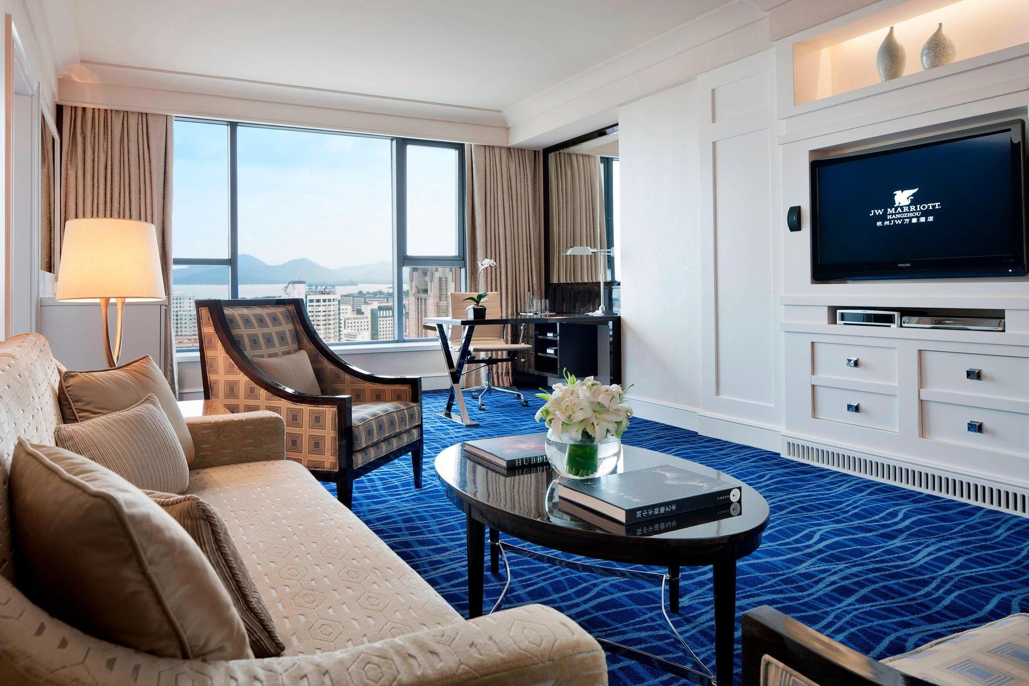 Executive Suite, Executive lounge access, 1 Bedroom Suite, 1 King, City view