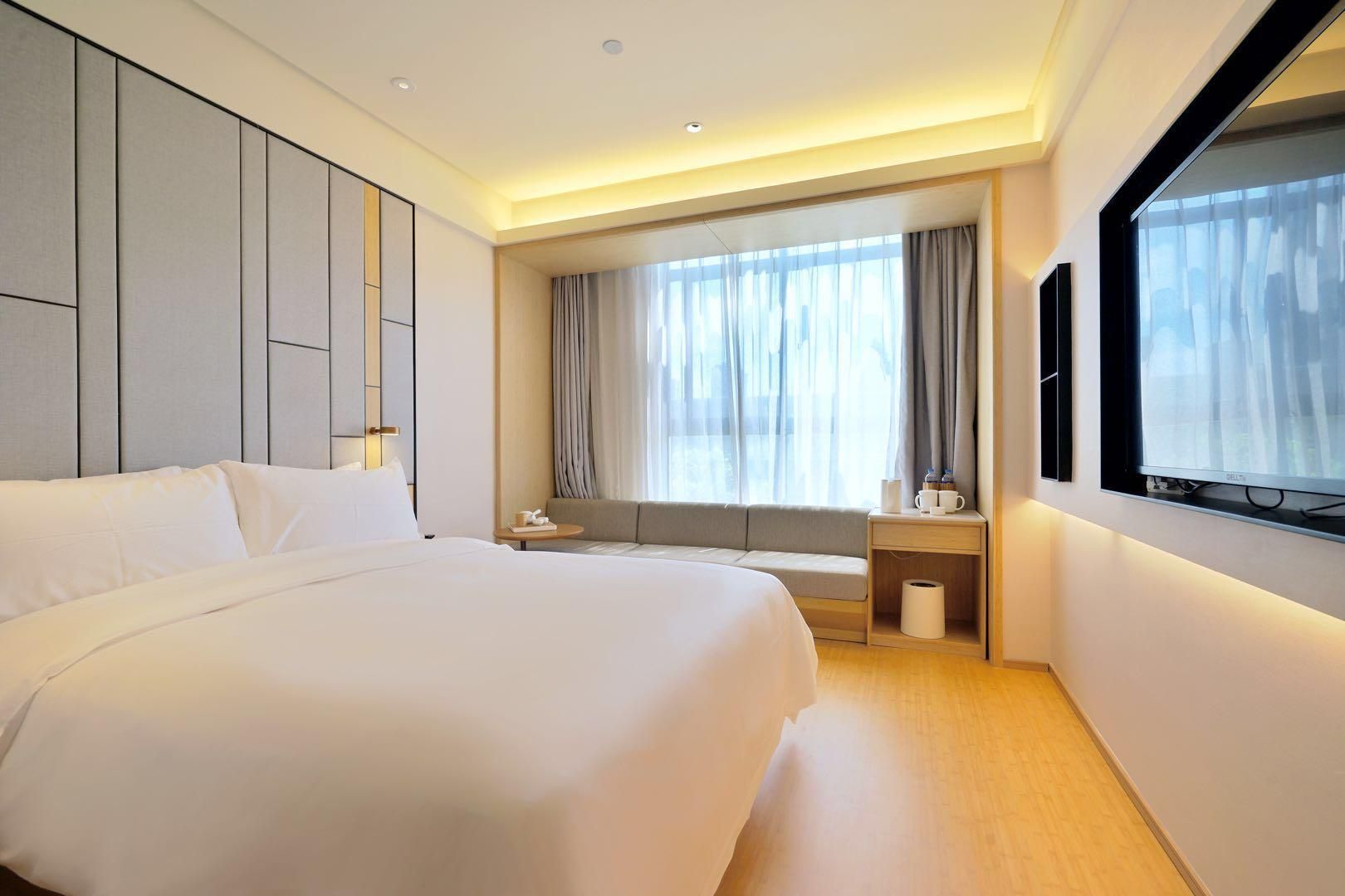 Hotel Queen Room