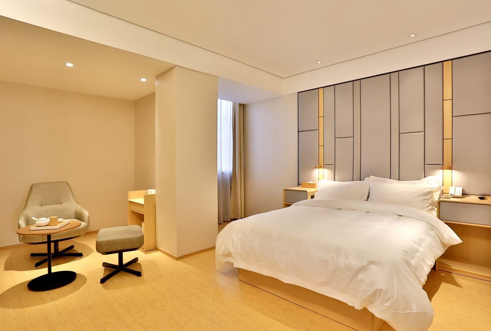 Hotel Queen Room