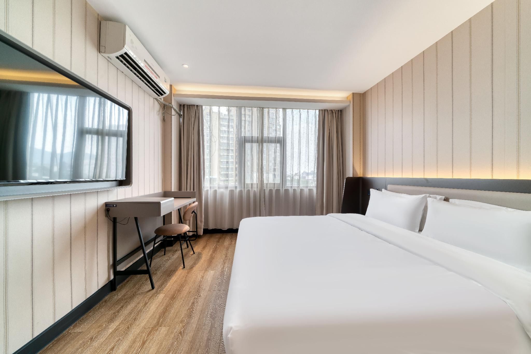 Business Queen Bed Room