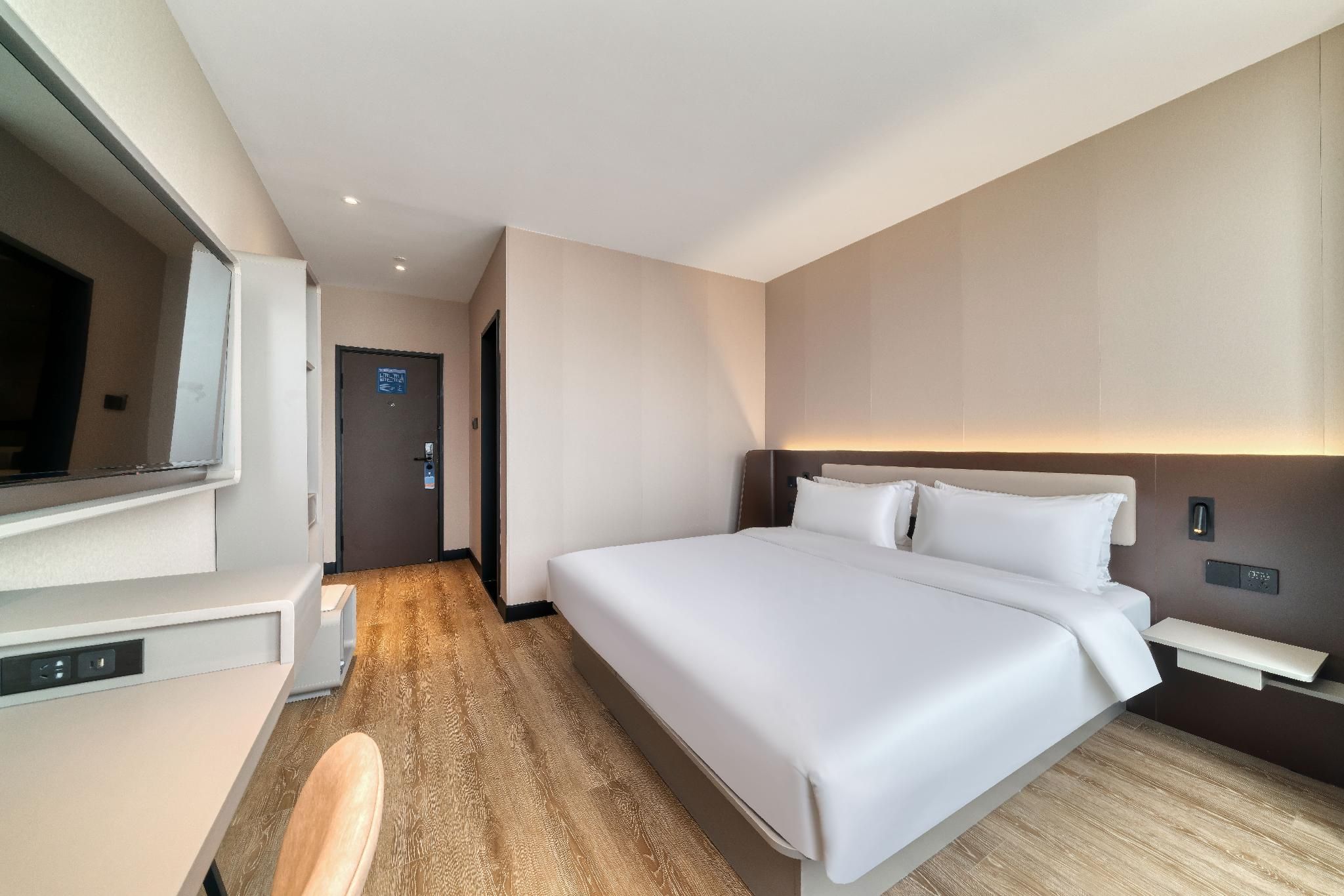 Business Queen Bed Room