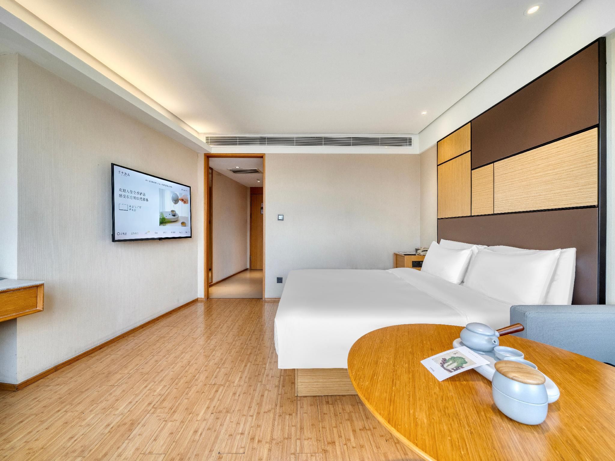 Business Queen Bed Room